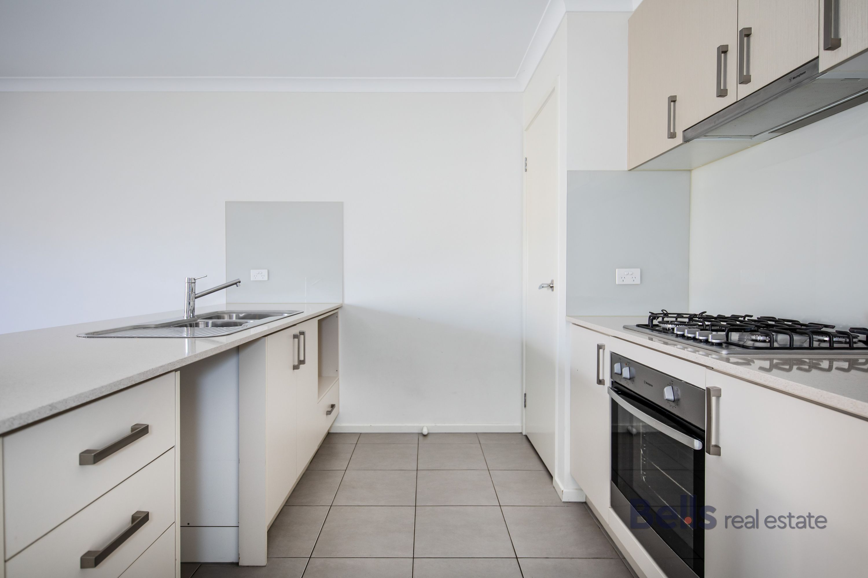 9 Somers Street, Fraser Rise - Thumbnail 5