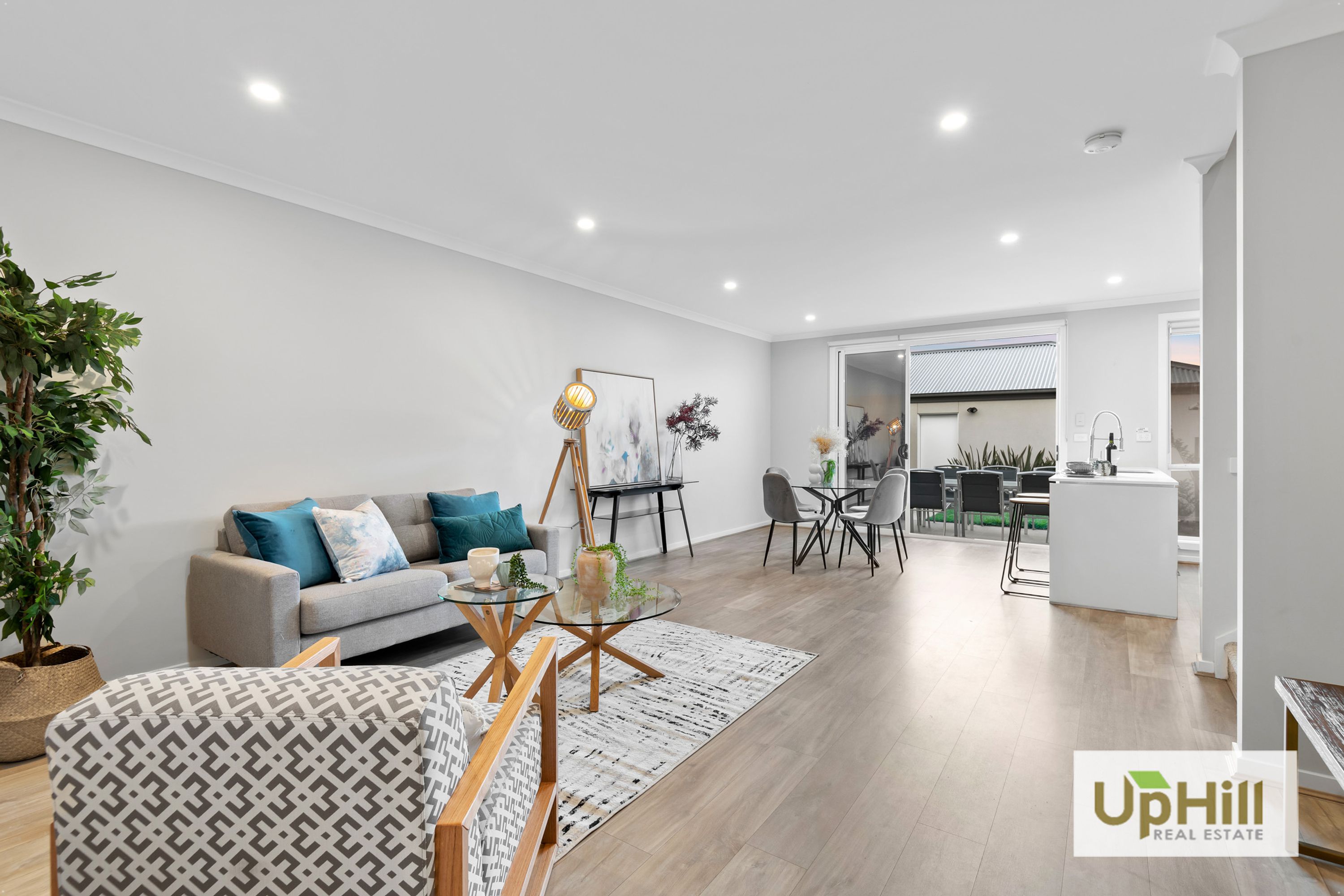 6 Hacienda Lane, Clyde North - Thumbnail 2