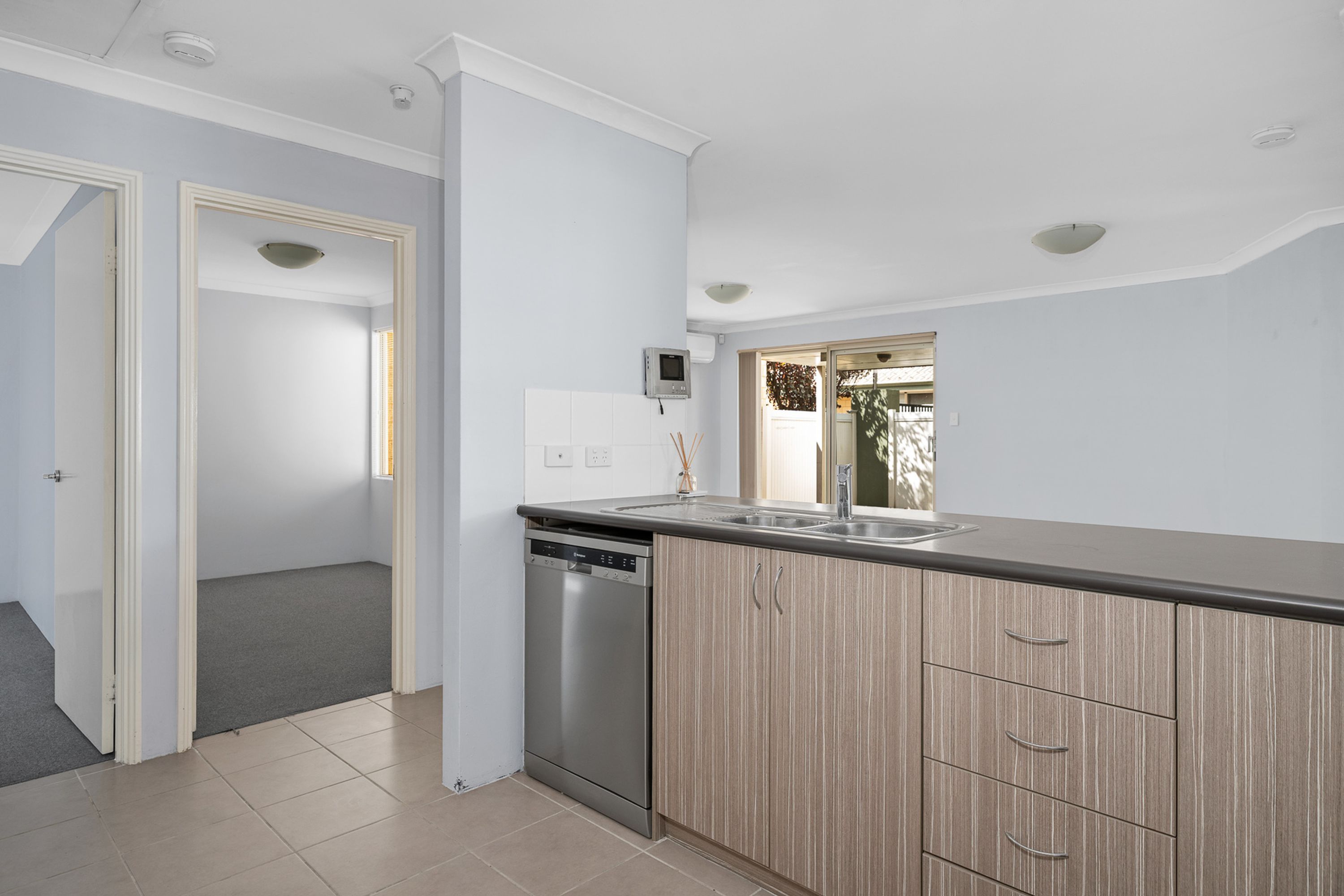 1/6 Turner Place, Kelmscott, Kelmscott - Thumbnail 4