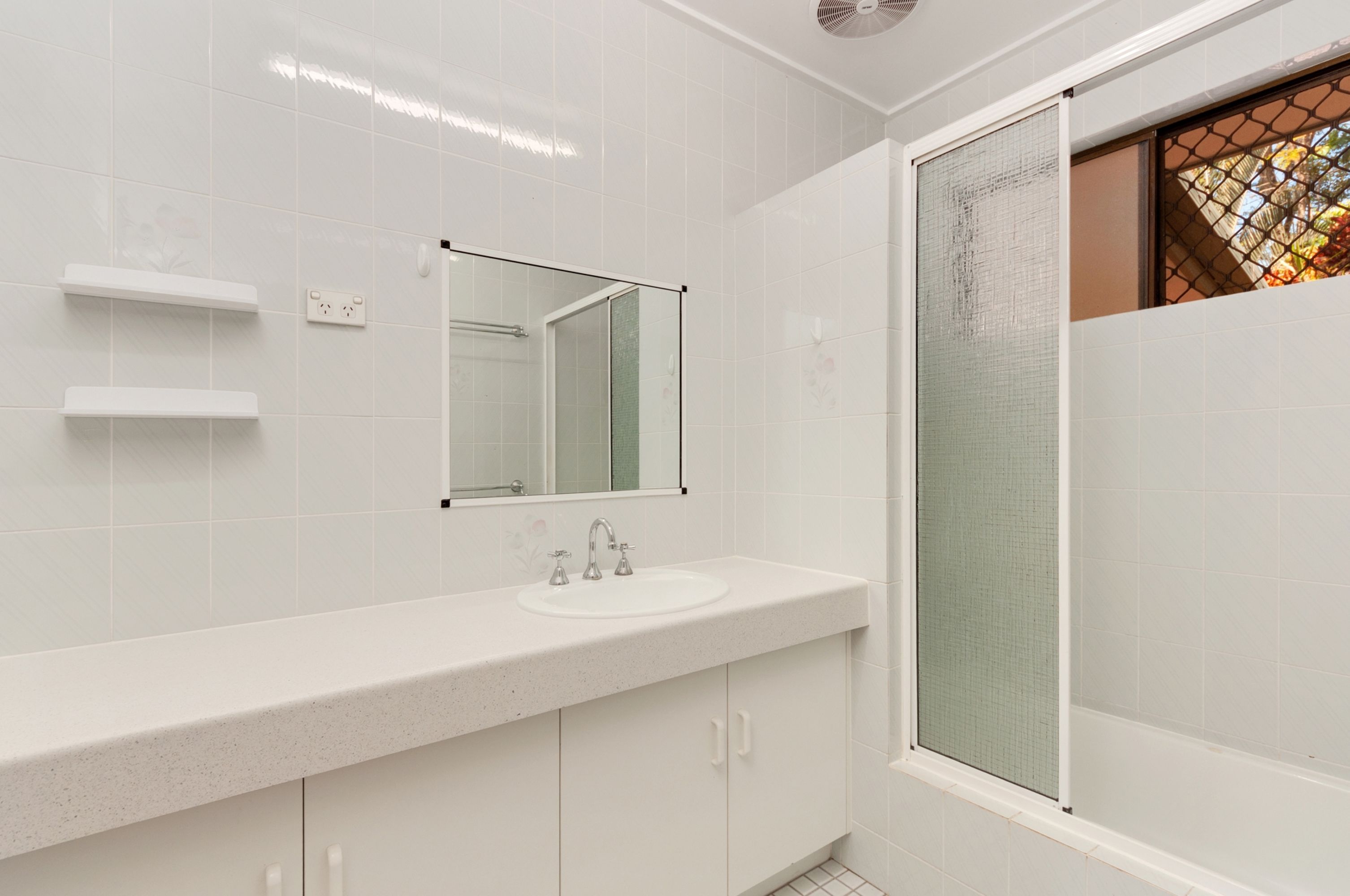 9 Rogers Close, Whitfield - Thumbnail 5