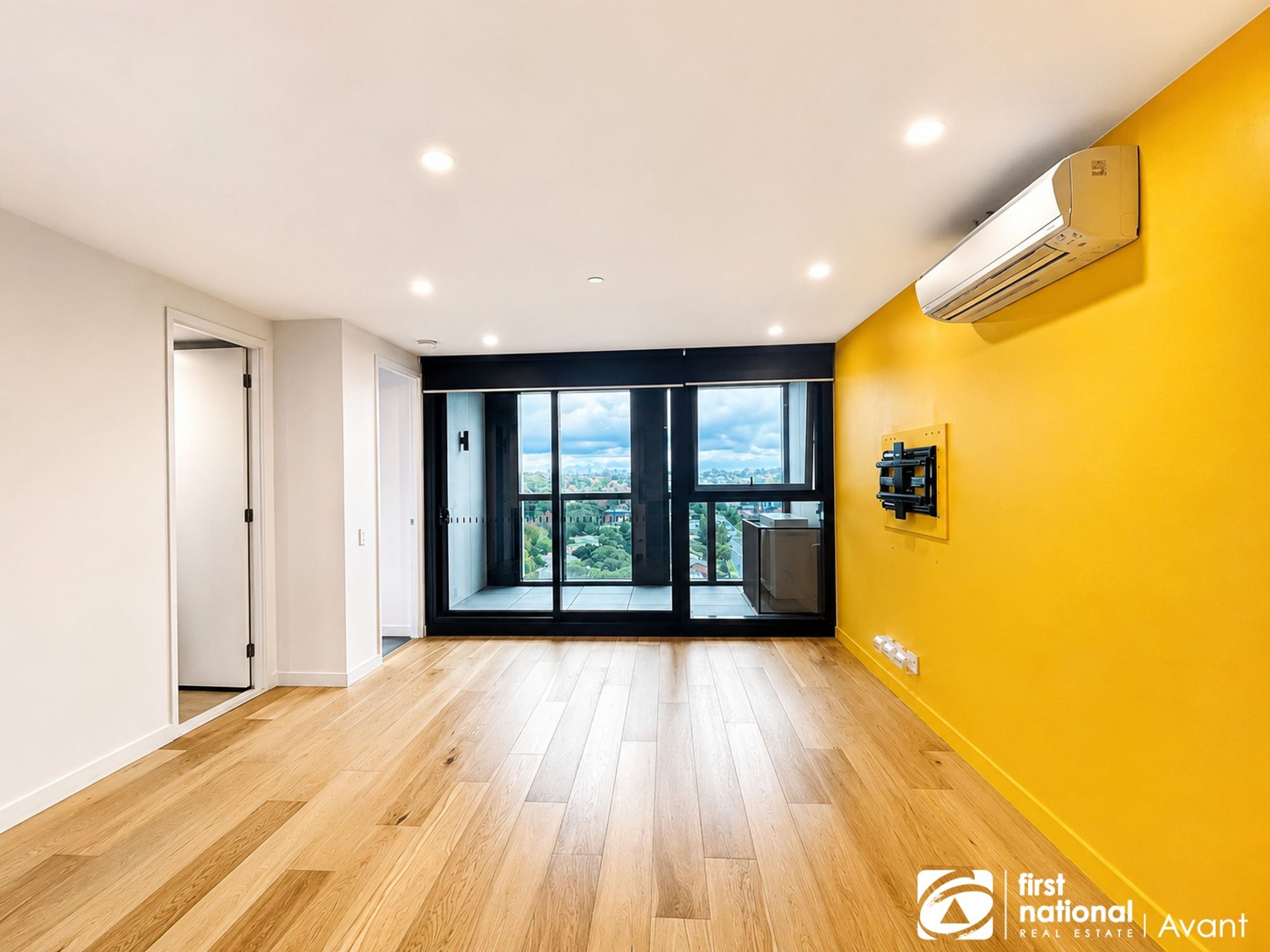 1108/3 Young Street, Box Hill - Thumbnail 3