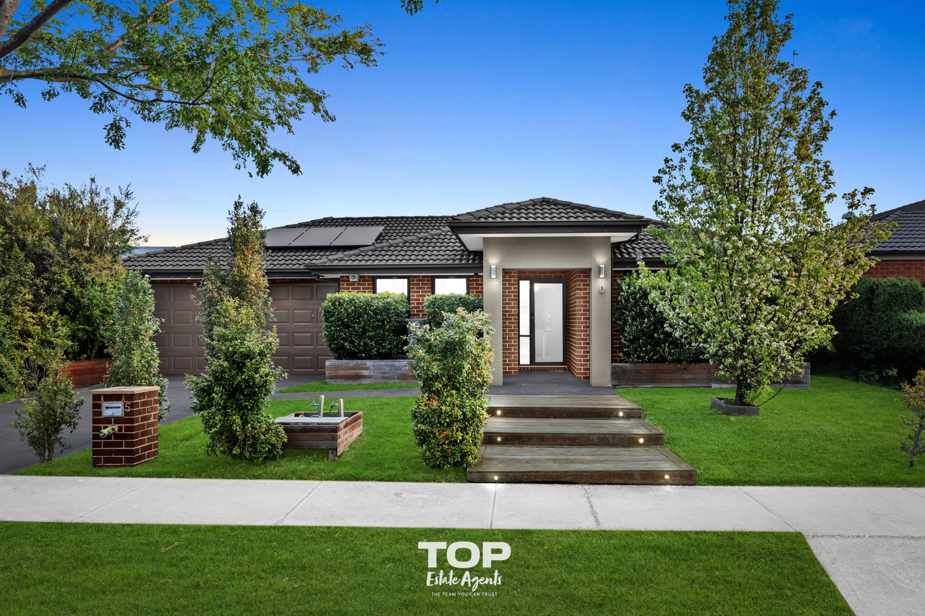 5 Aquitane Drive, Cranbourne East - Thumbnail 2