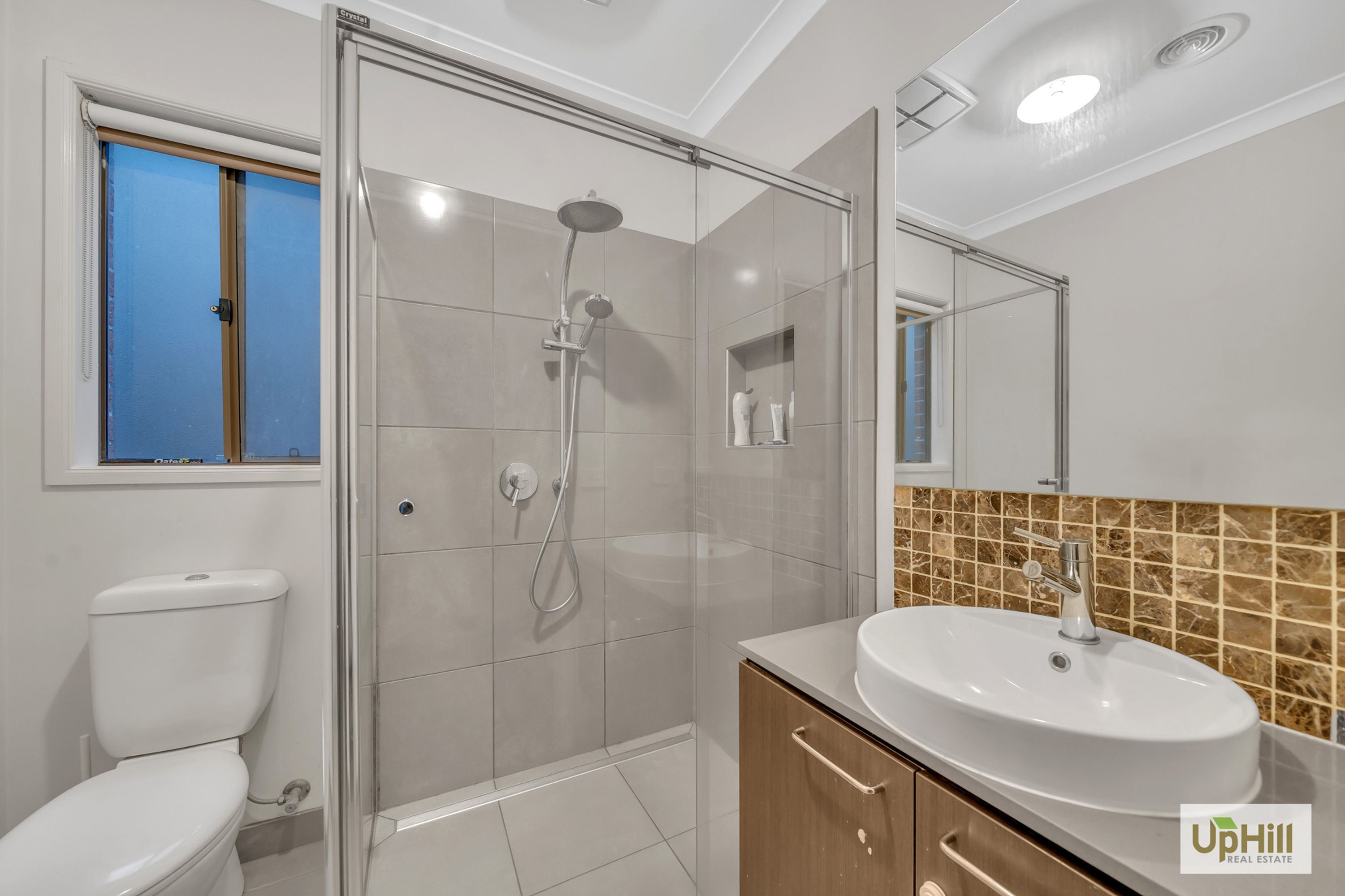 12 BRIGHTSTONE DRIVE, Clyde North - Thumbnail 4