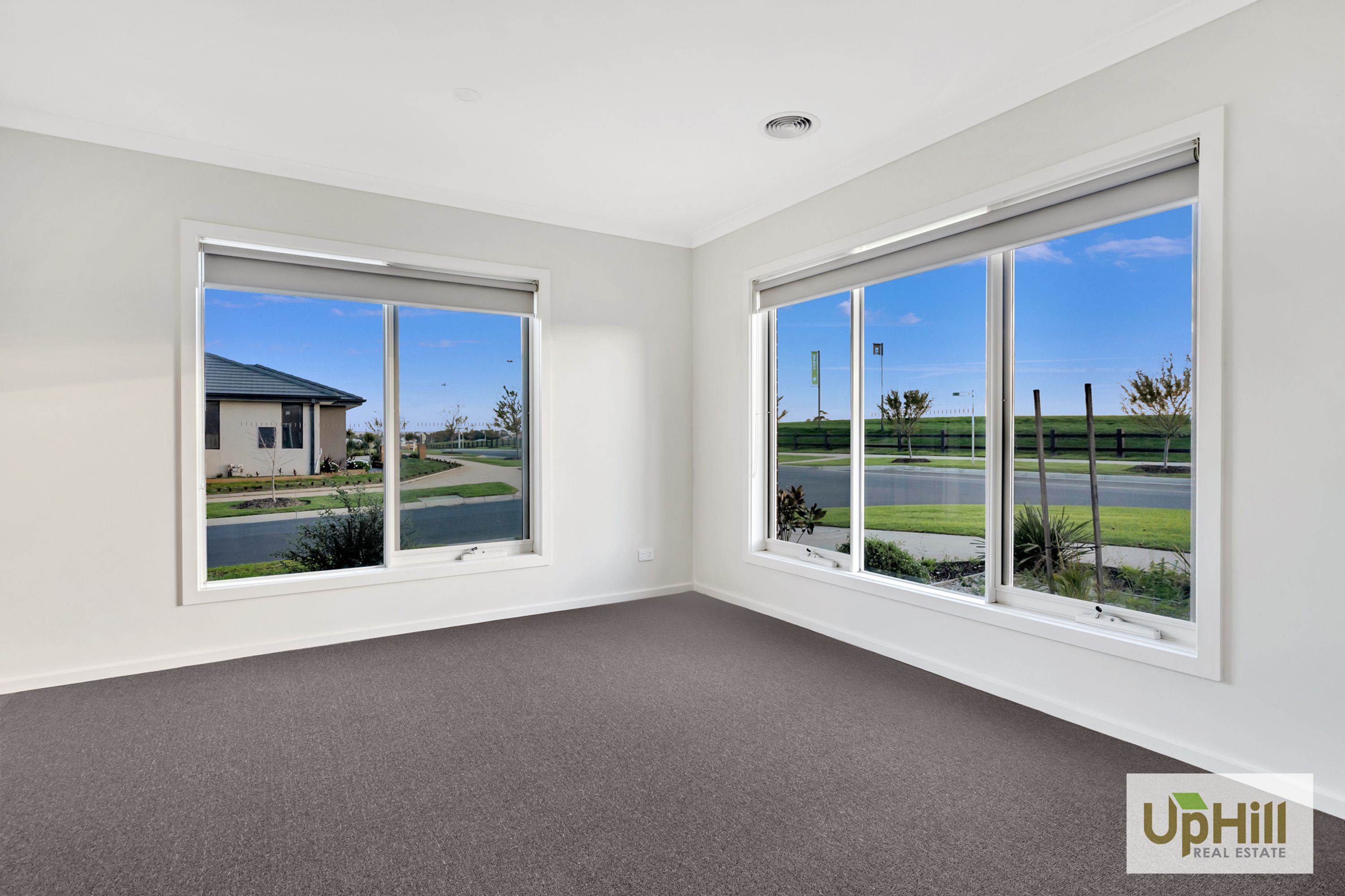 19 ELISTON AVENUE, Clyde - Thumbnail 2