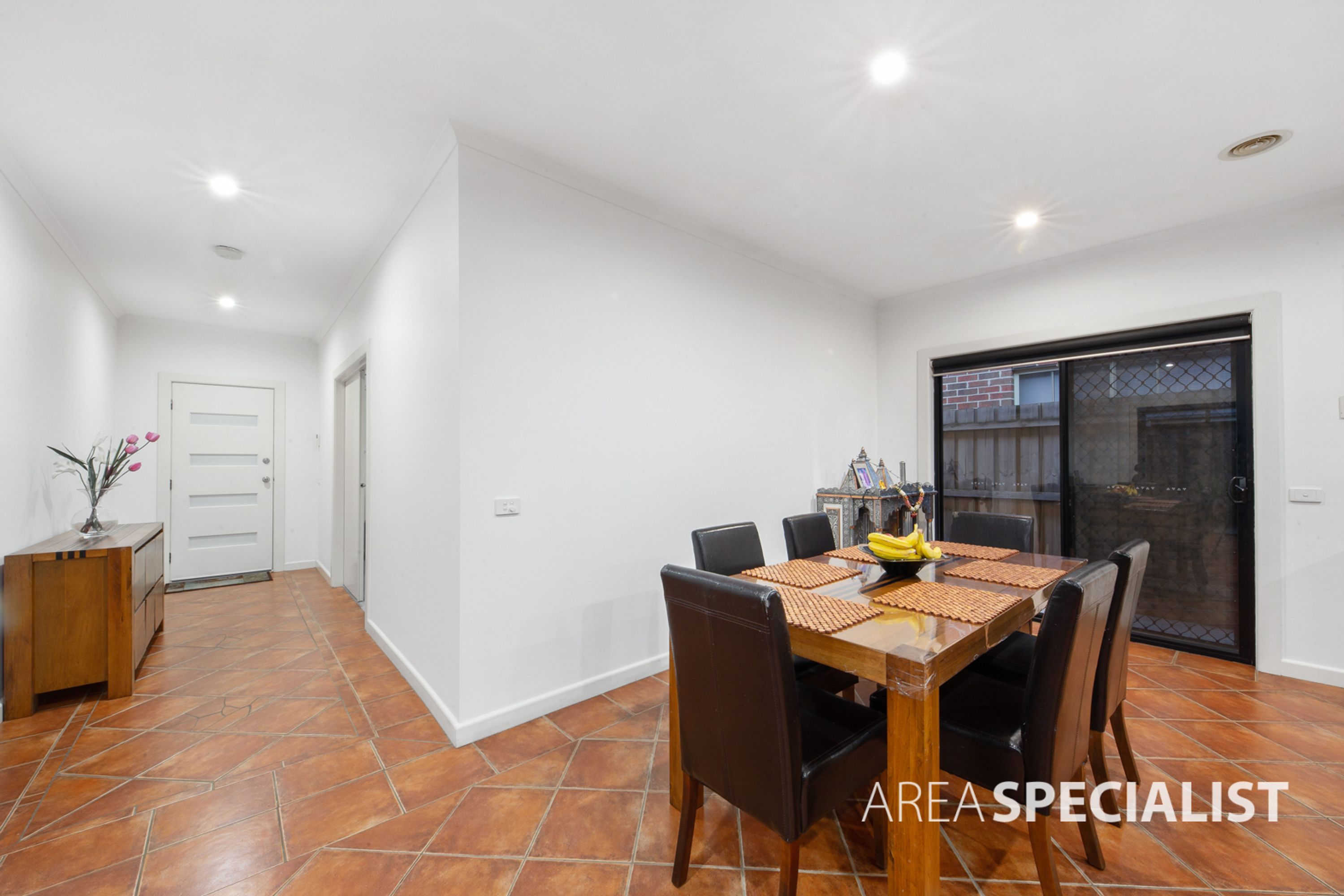 8 Chifley Circuit, Burnside Heights VIC 3023, Burnside Heights - Thumbnail 6