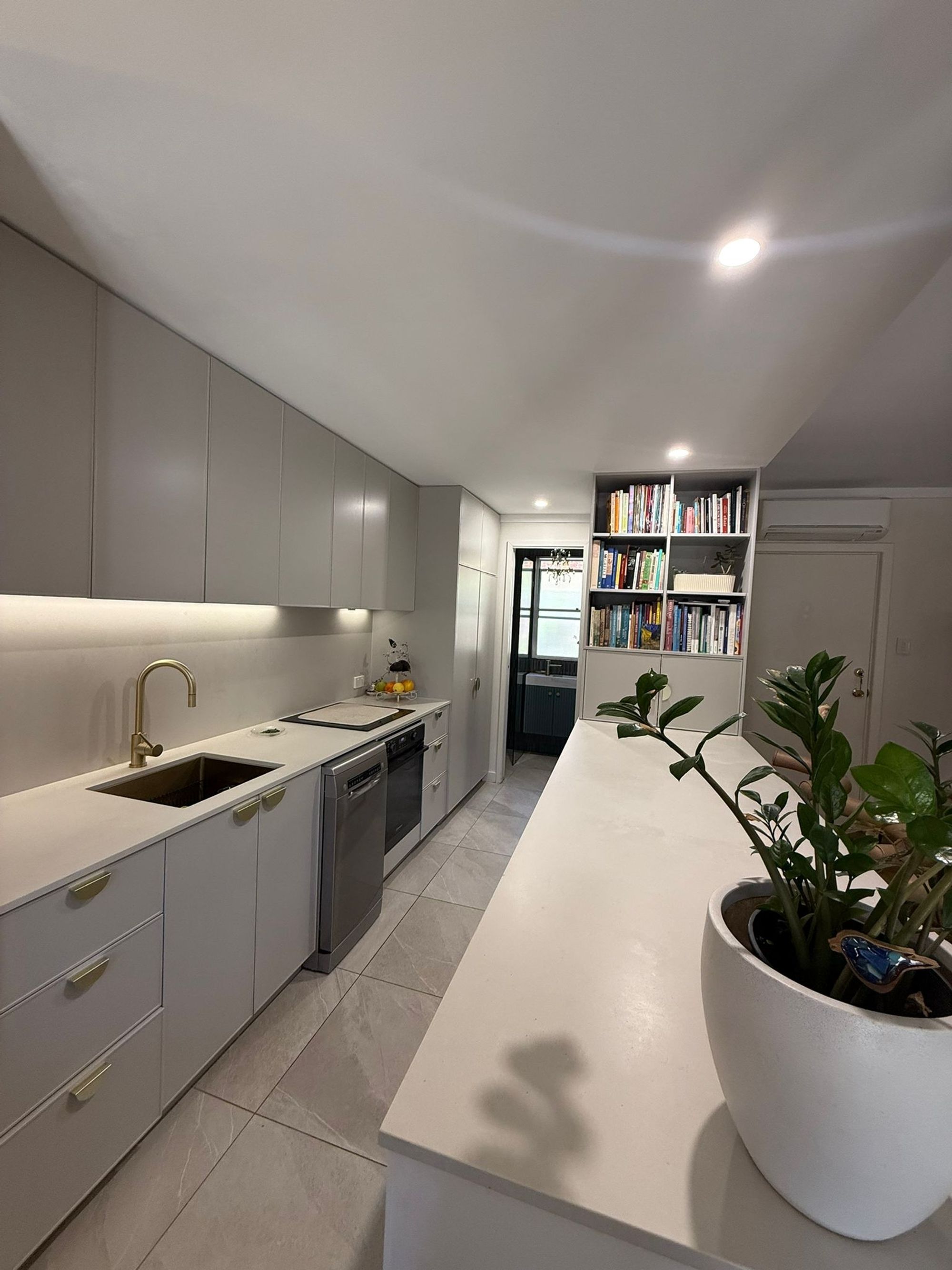 2/2/20 Princess Road, Crawley - Thumbnail 7
