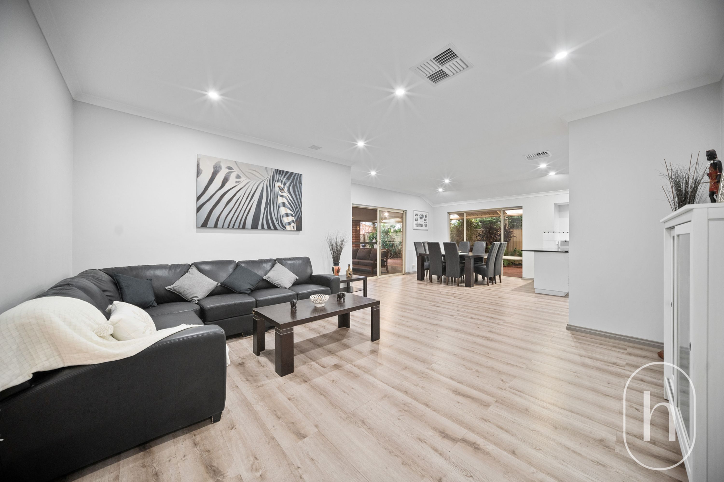 1 Monaro Way, Hocking - Thumbnail 2