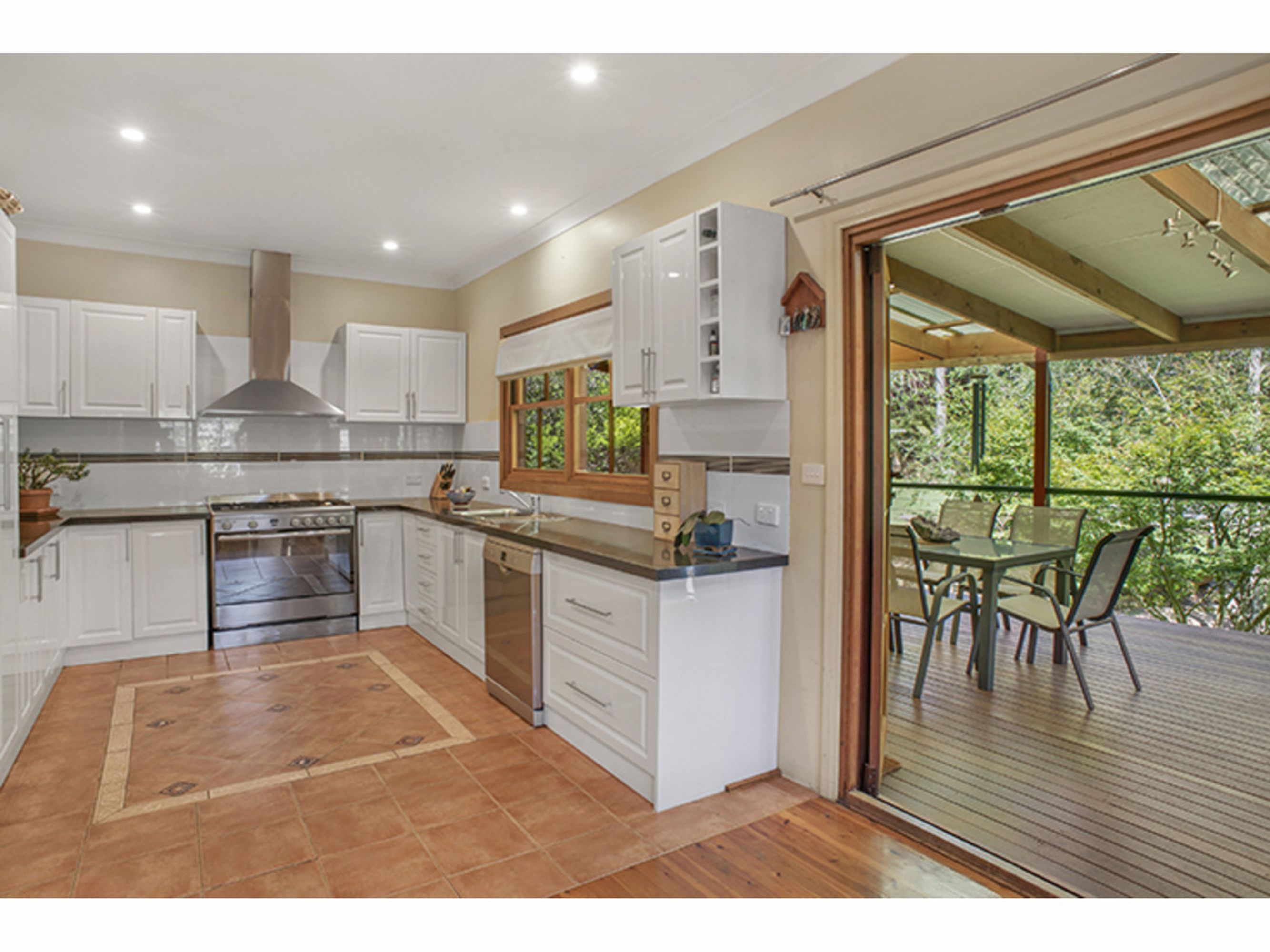 6 Talbot Road, Hazelbrook - Thumbnail 3
