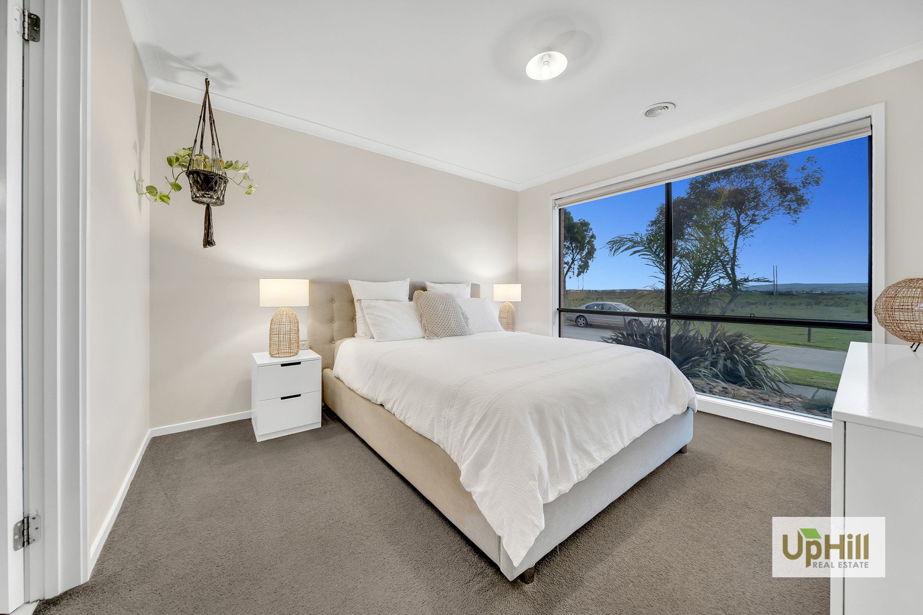 8 Loddon Place, Clyde North - Thumbnail 2