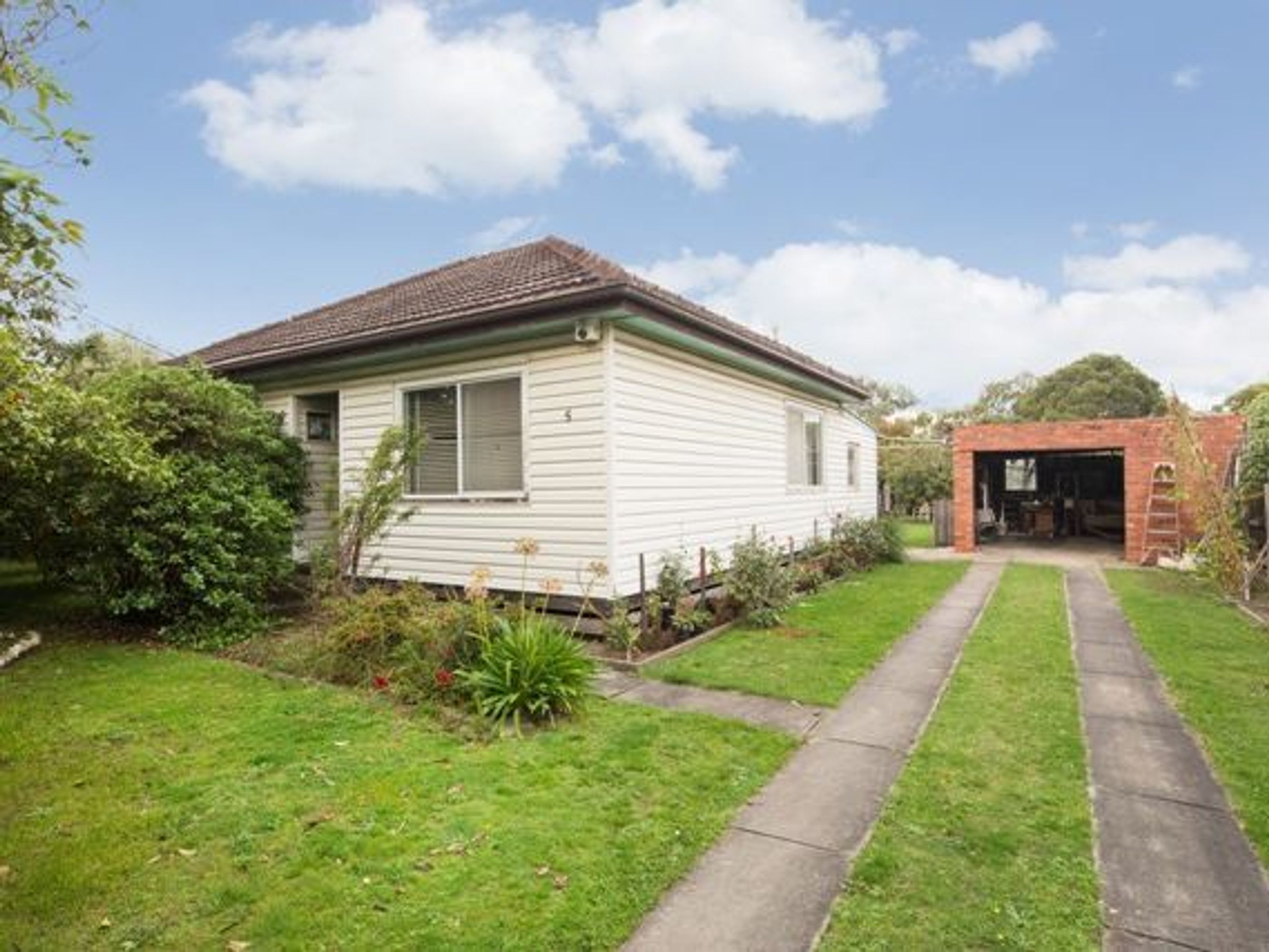 5 Briggs Crescent