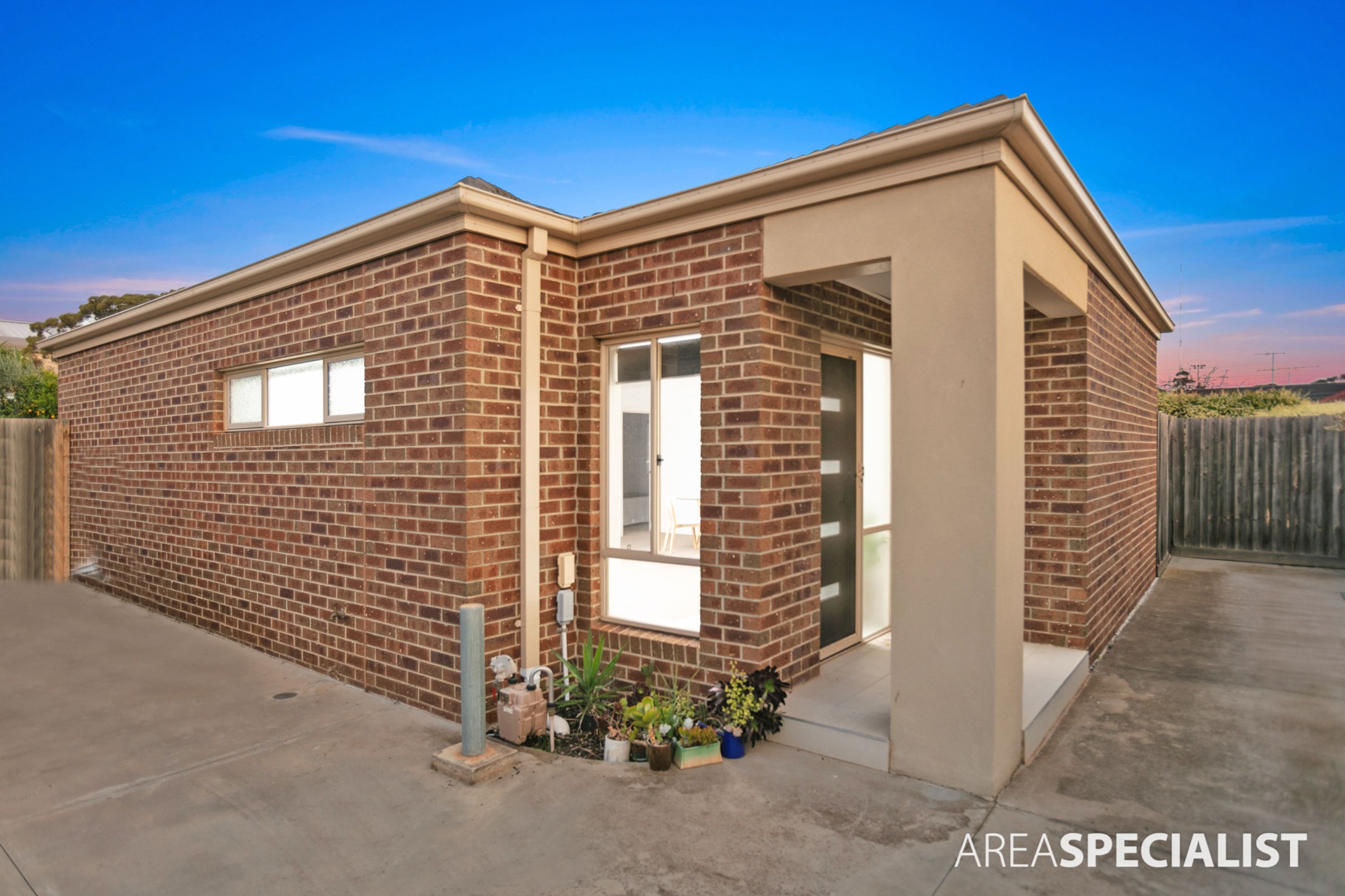 2/27 Montasell Avenue, Deer Park VIC 3023, Deer Park - Thumbnail 2