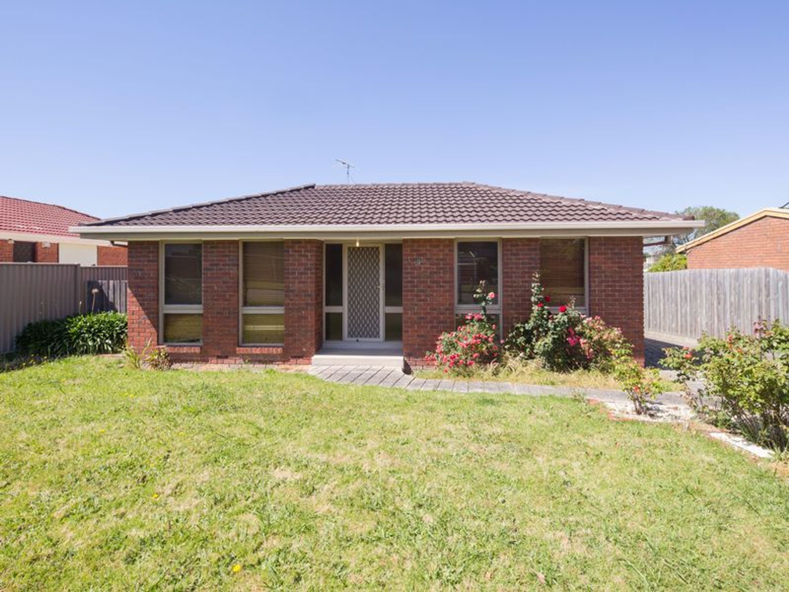 9 Debbie Close