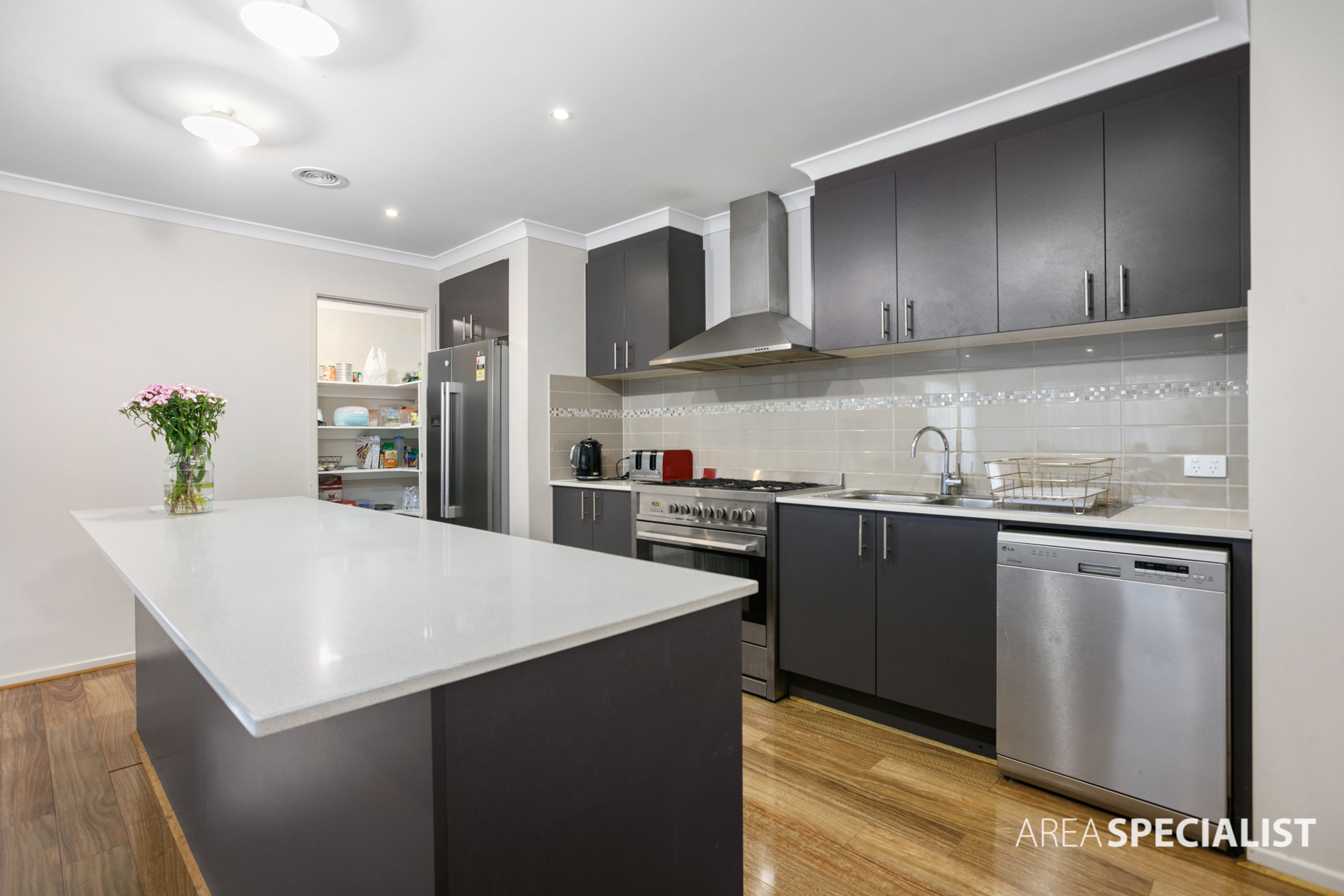 8 Pinnacle Way, Fraser Rise VIC 3336, Fraser Rise - Thumbnail 5