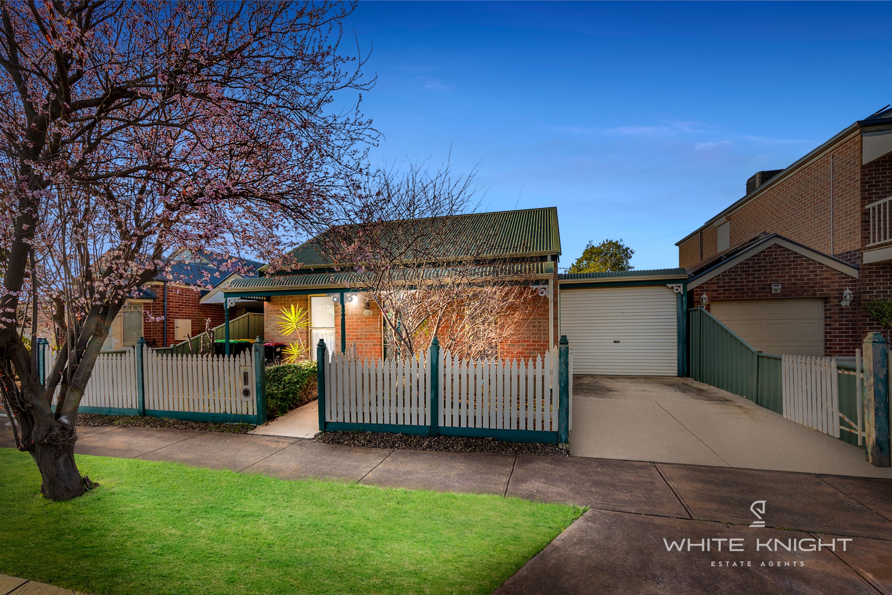 15 Sidney Place, Caroline Springs VIC 3023, Caroline Springs - Thumbnail 2