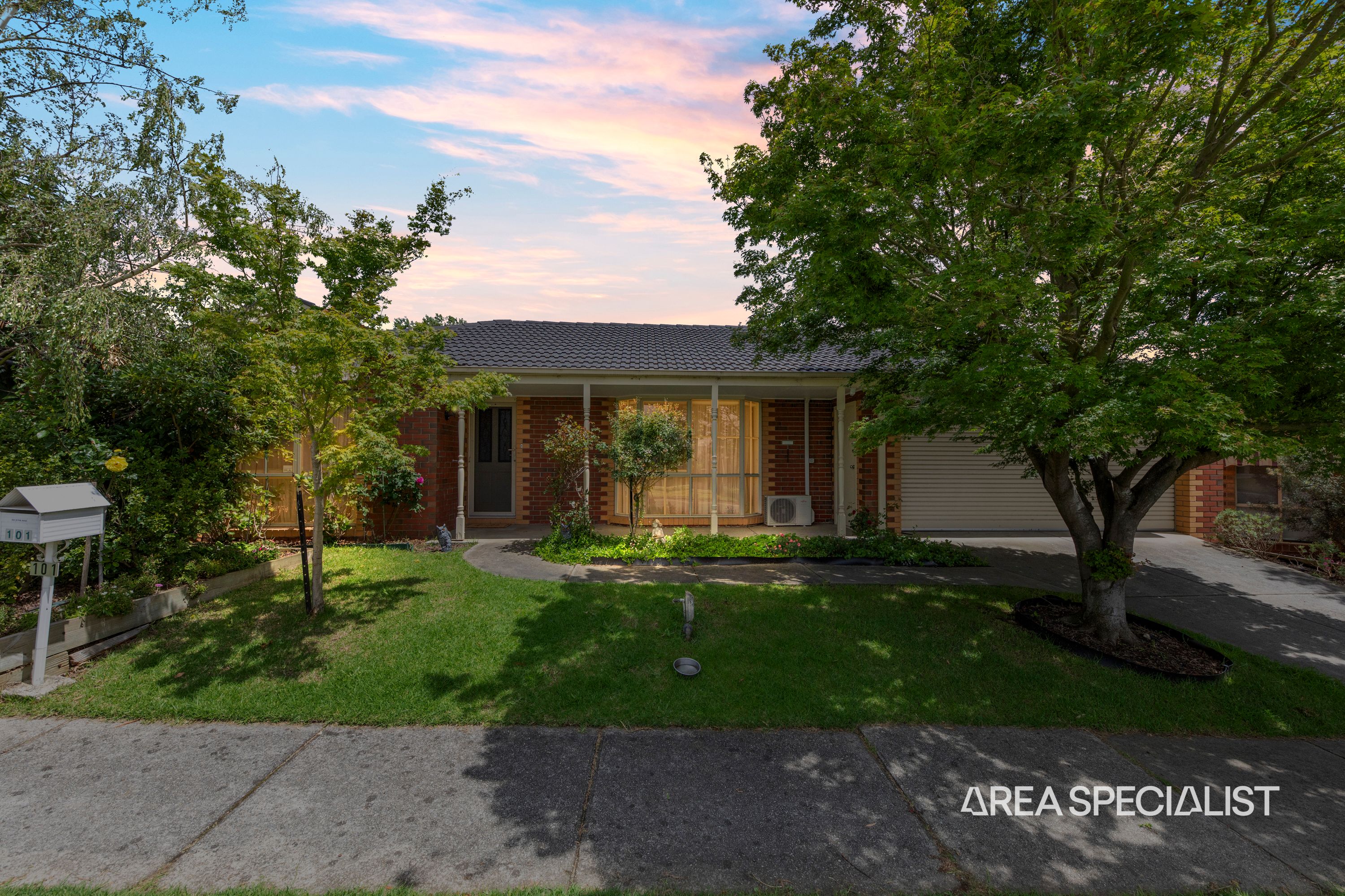 101 Ahern Road, Pakenham - Thumbnail 2