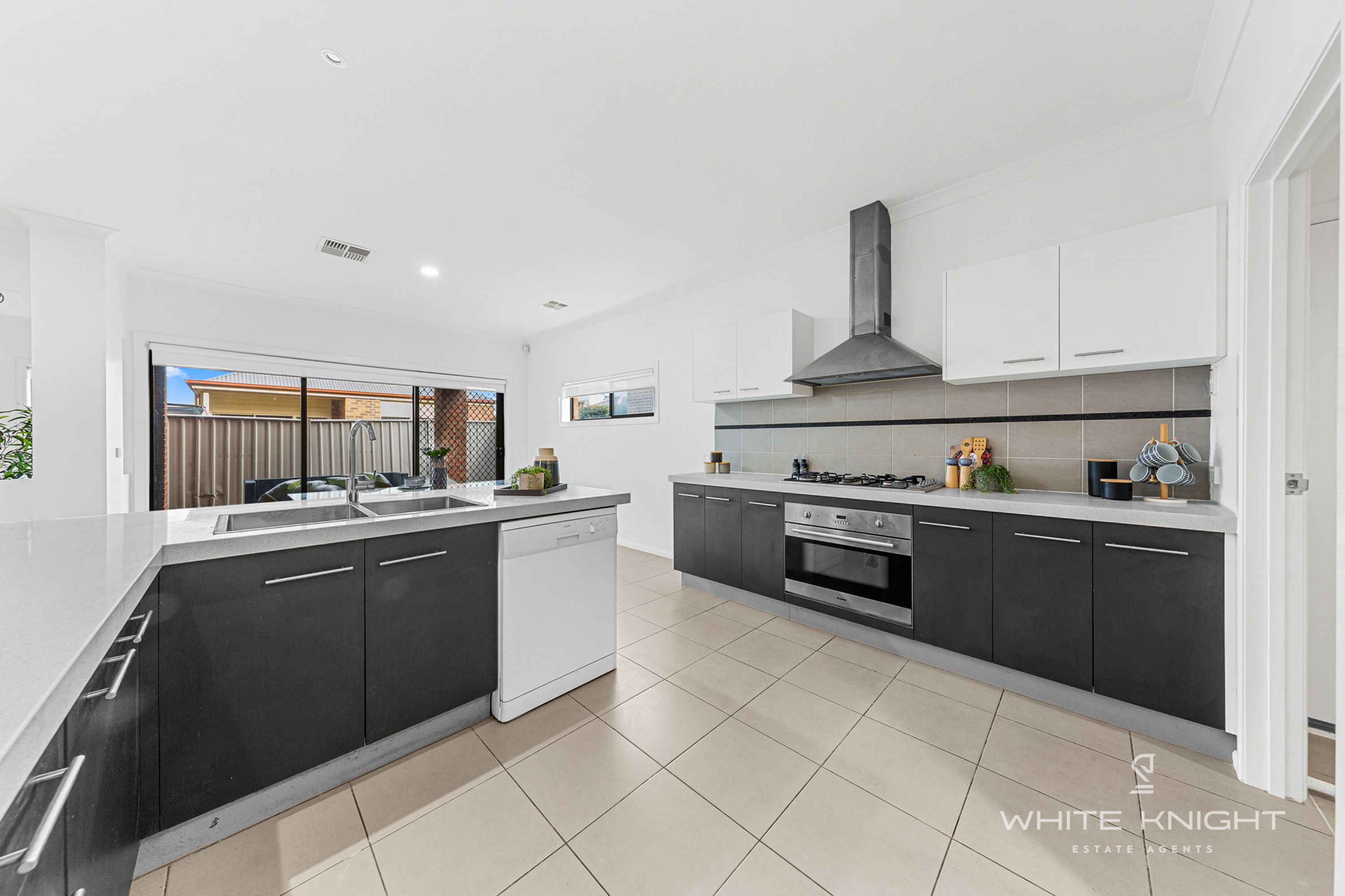 8 Errindura Place, Caroline Springs VIC 3023, Caroline Springs - Thumbnail 7
