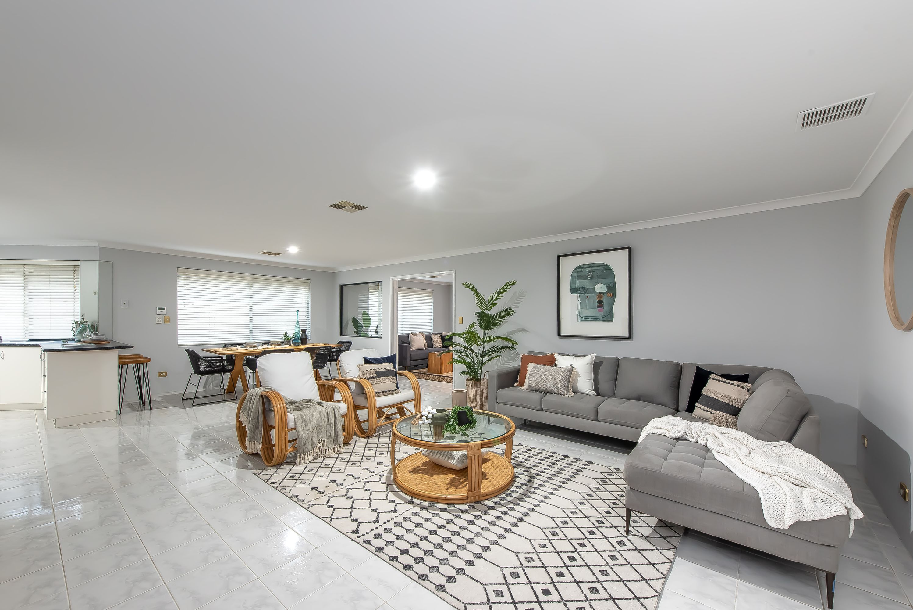 24 Tullow Gardens, Darch - Thumbnail 2