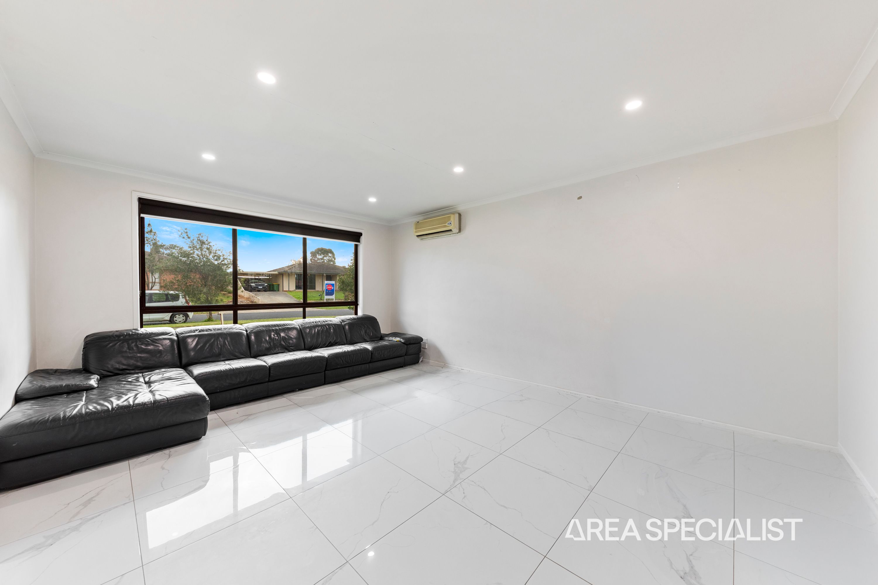 13 Bluegrass Crescent, Pakenham - Thumbnail 2