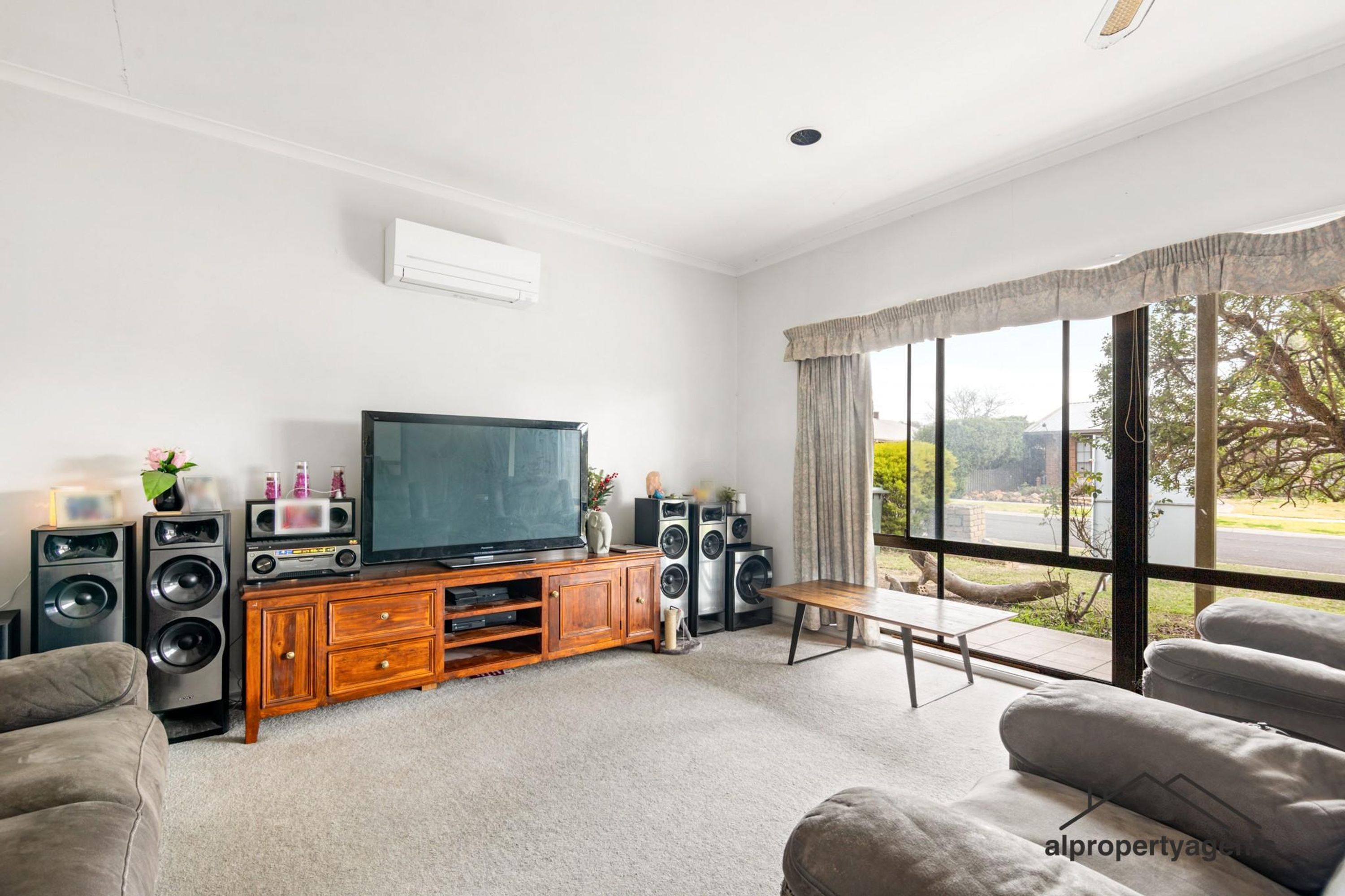 8 Henderson Avenue, Horsham VIC 3400, Horsham - Thumbnail 5