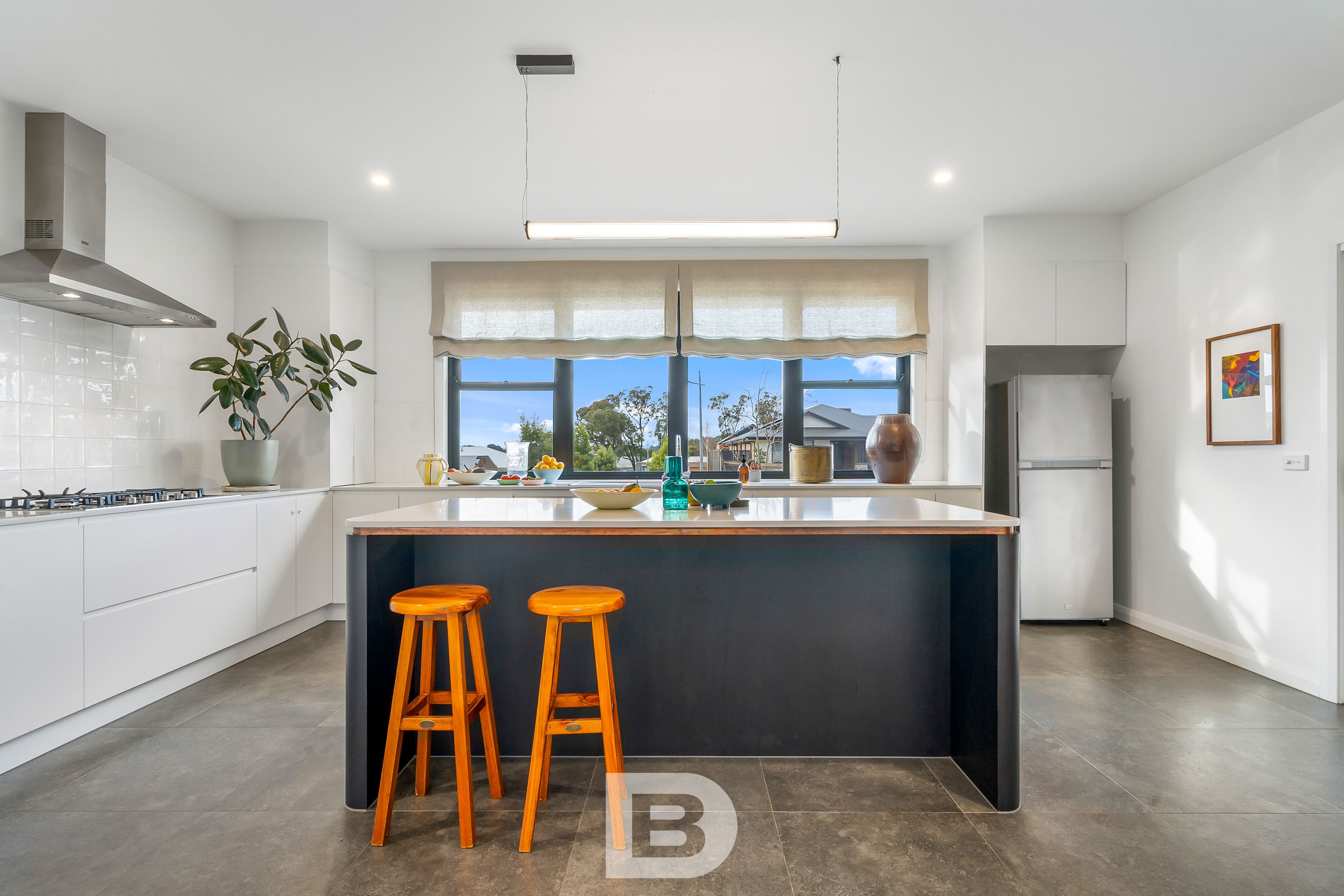 17 CLOVER TREE CIRCUIT, Woodend - Thumbnail 4