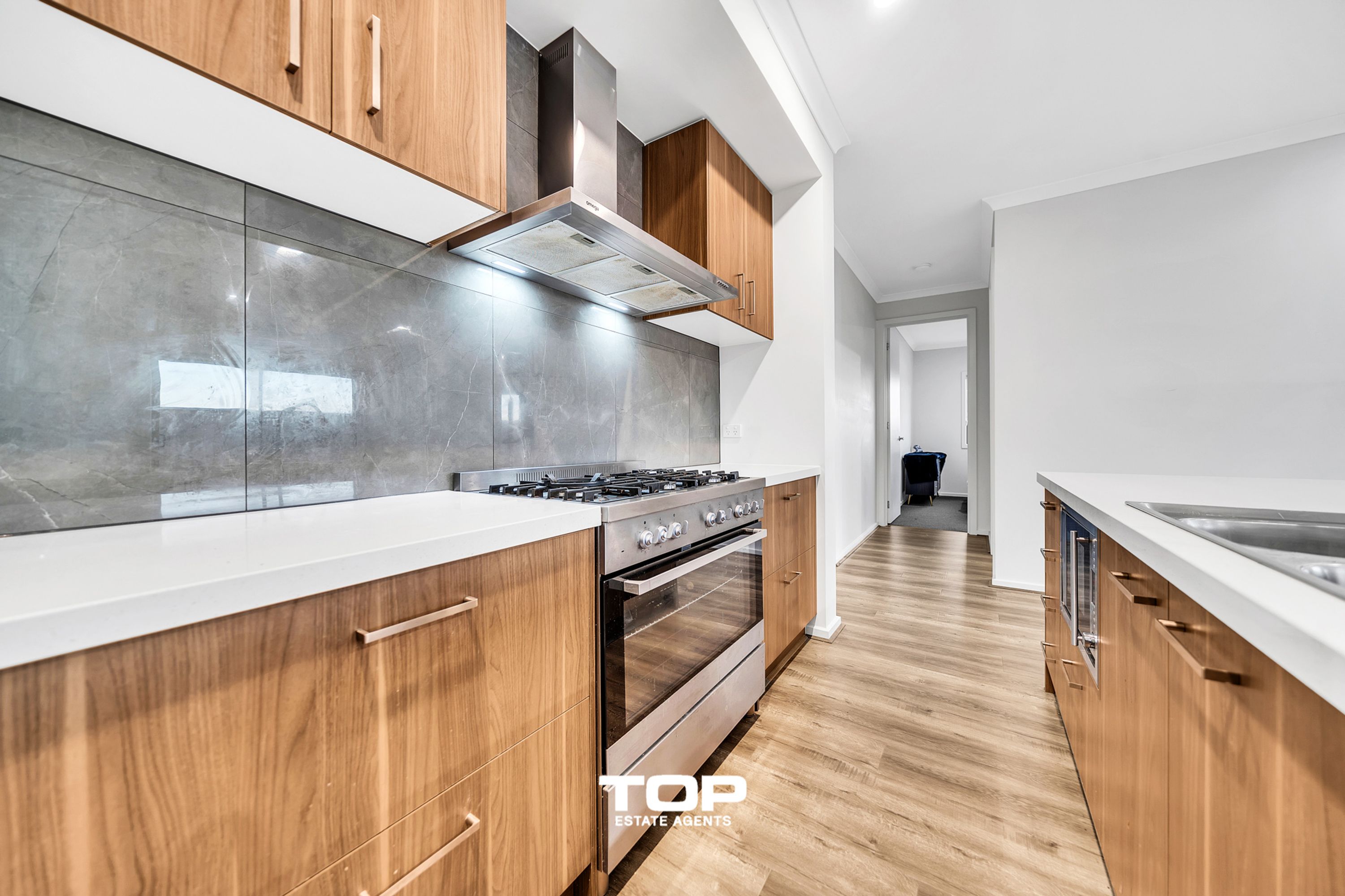 1 Stover Road, Clyde North - Thumbnail 8