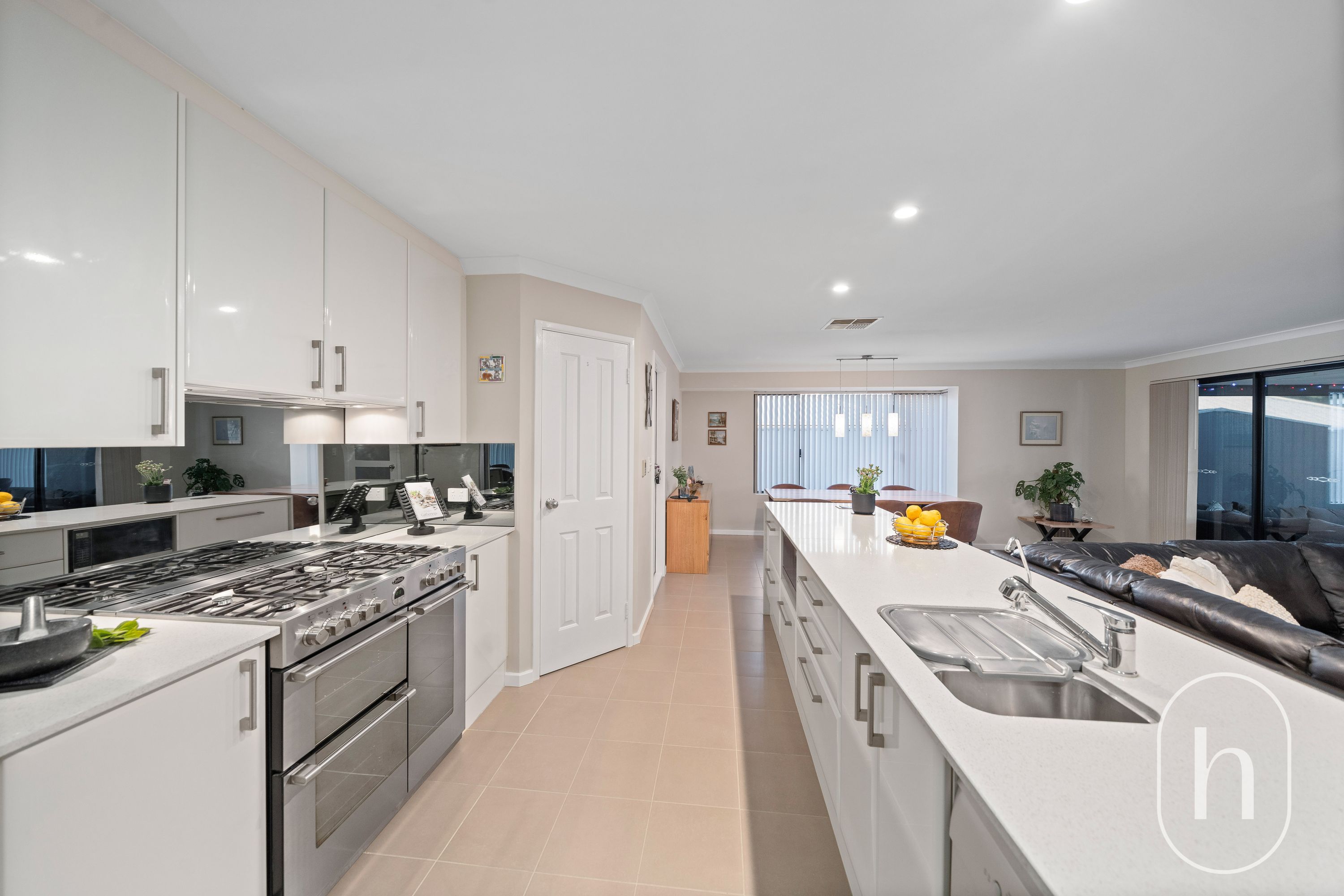 8 Castlebar Way, Darch - Thumbnail 2