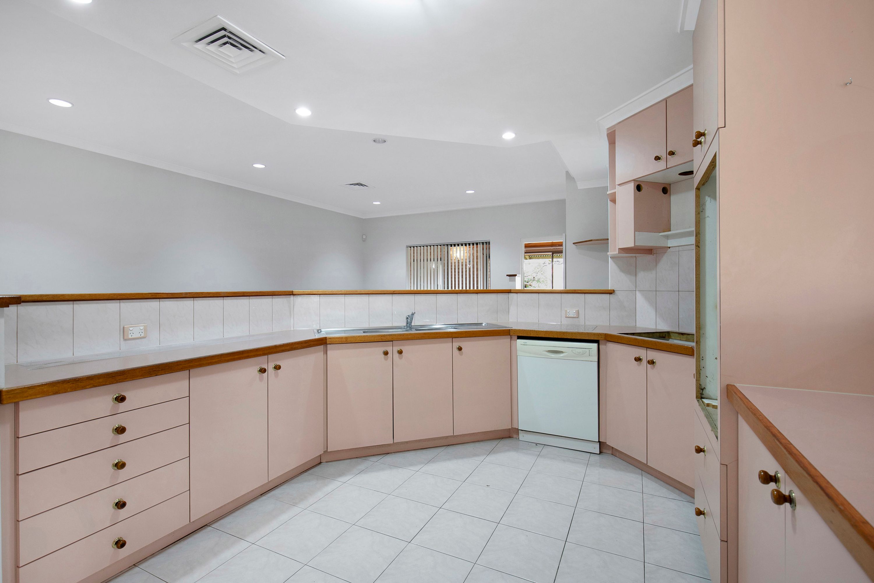 52 Stockman Way, Cannington, Cannington - Thumbnail 2