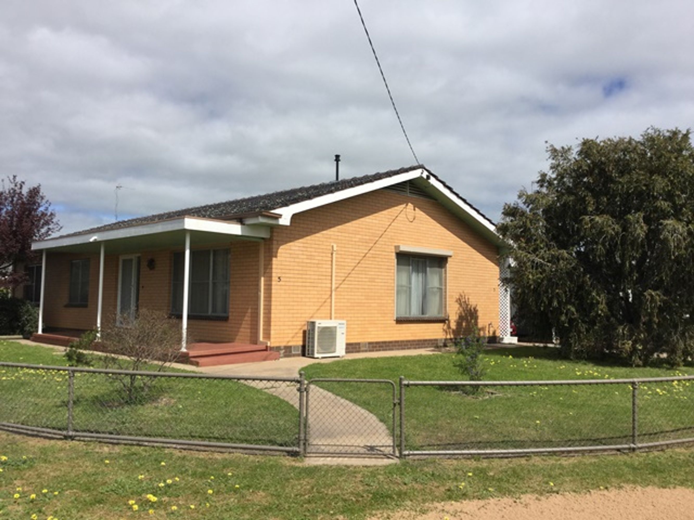 5 Laurel Street, Horsham VIC 3400