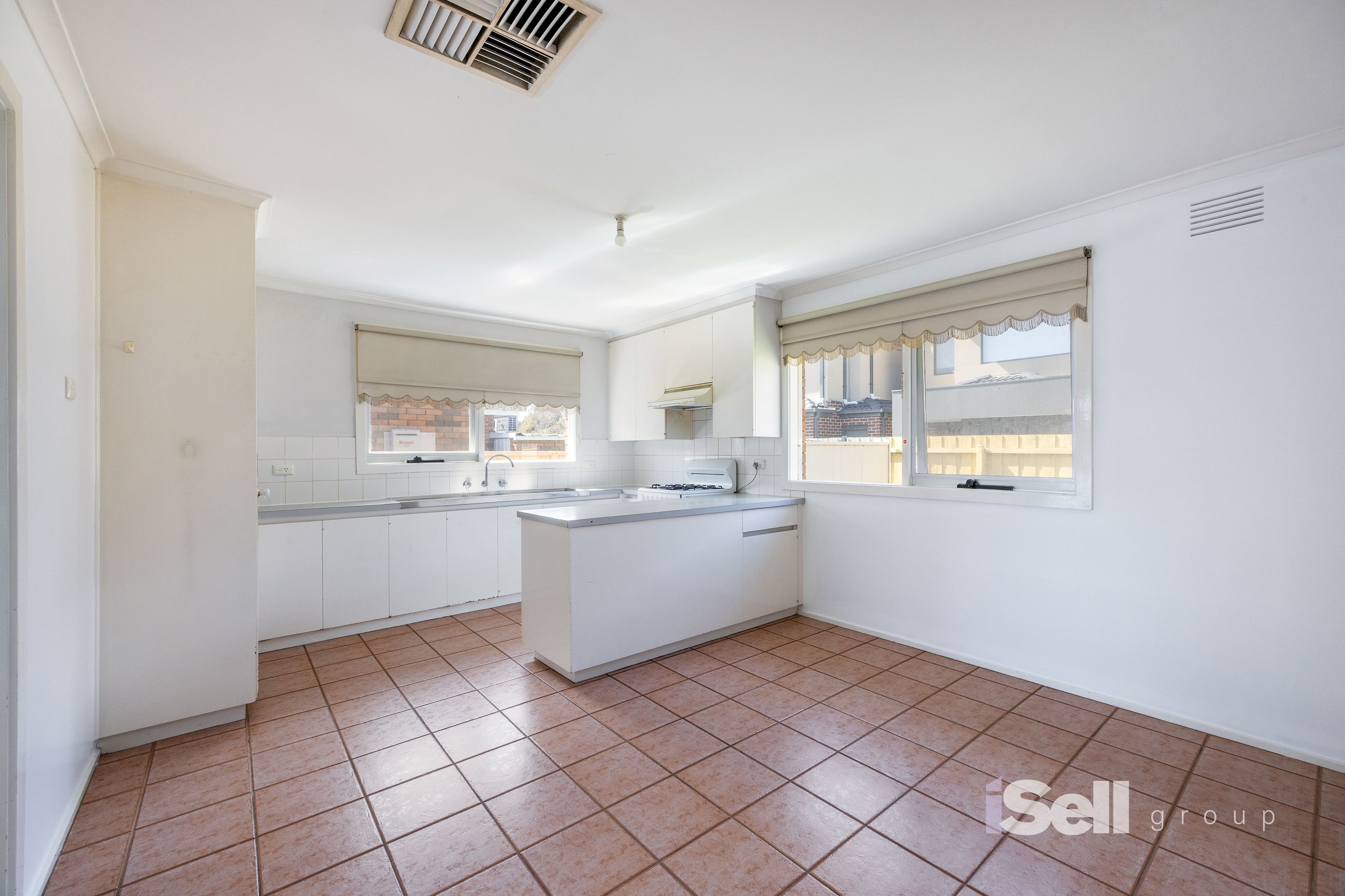 2/12-20 Bournemouth Avenue, Springvale - Thumbnail 4