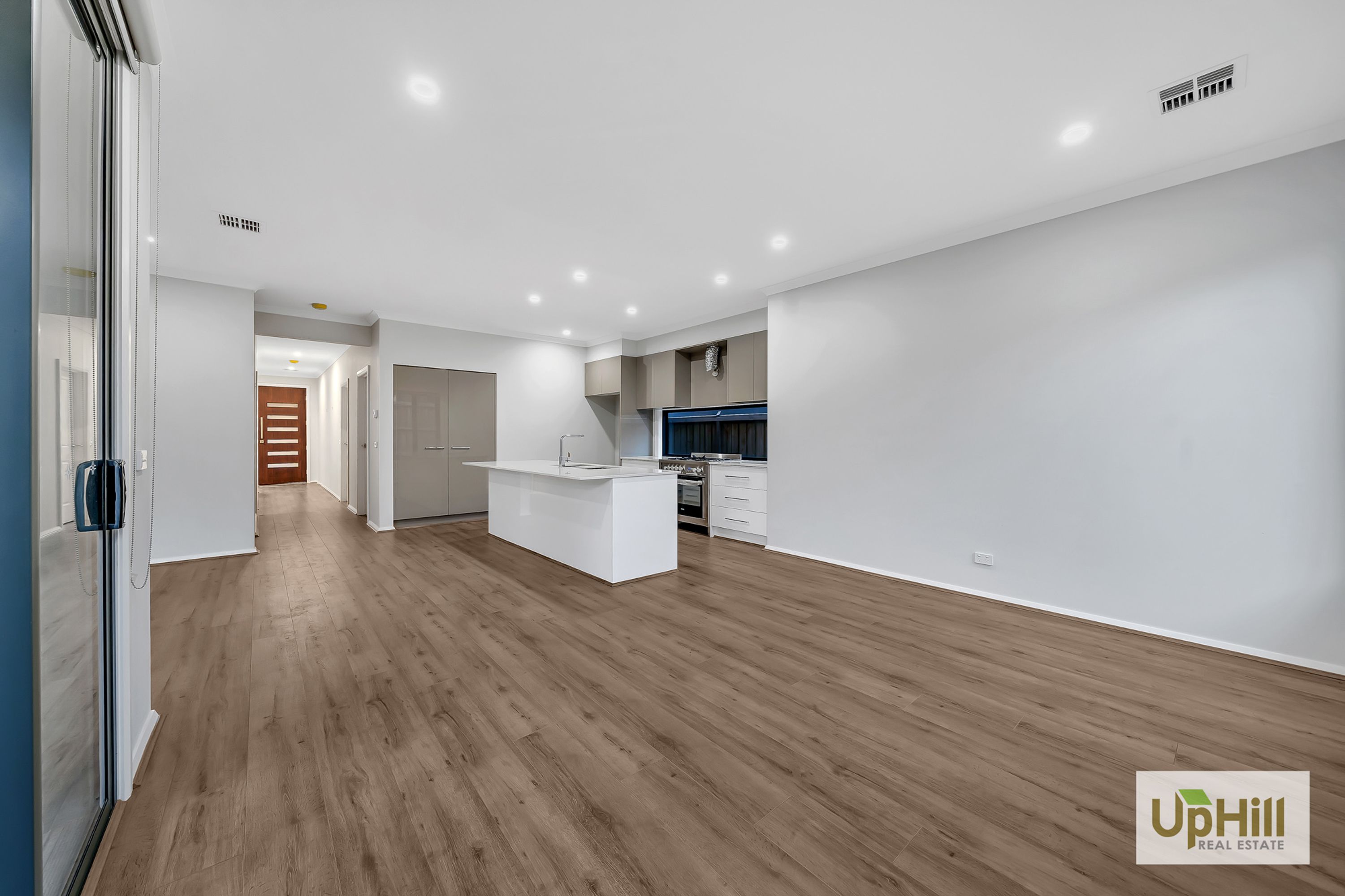 8 OWLCAT AVENUE, Clyde North - Thumbnail 6