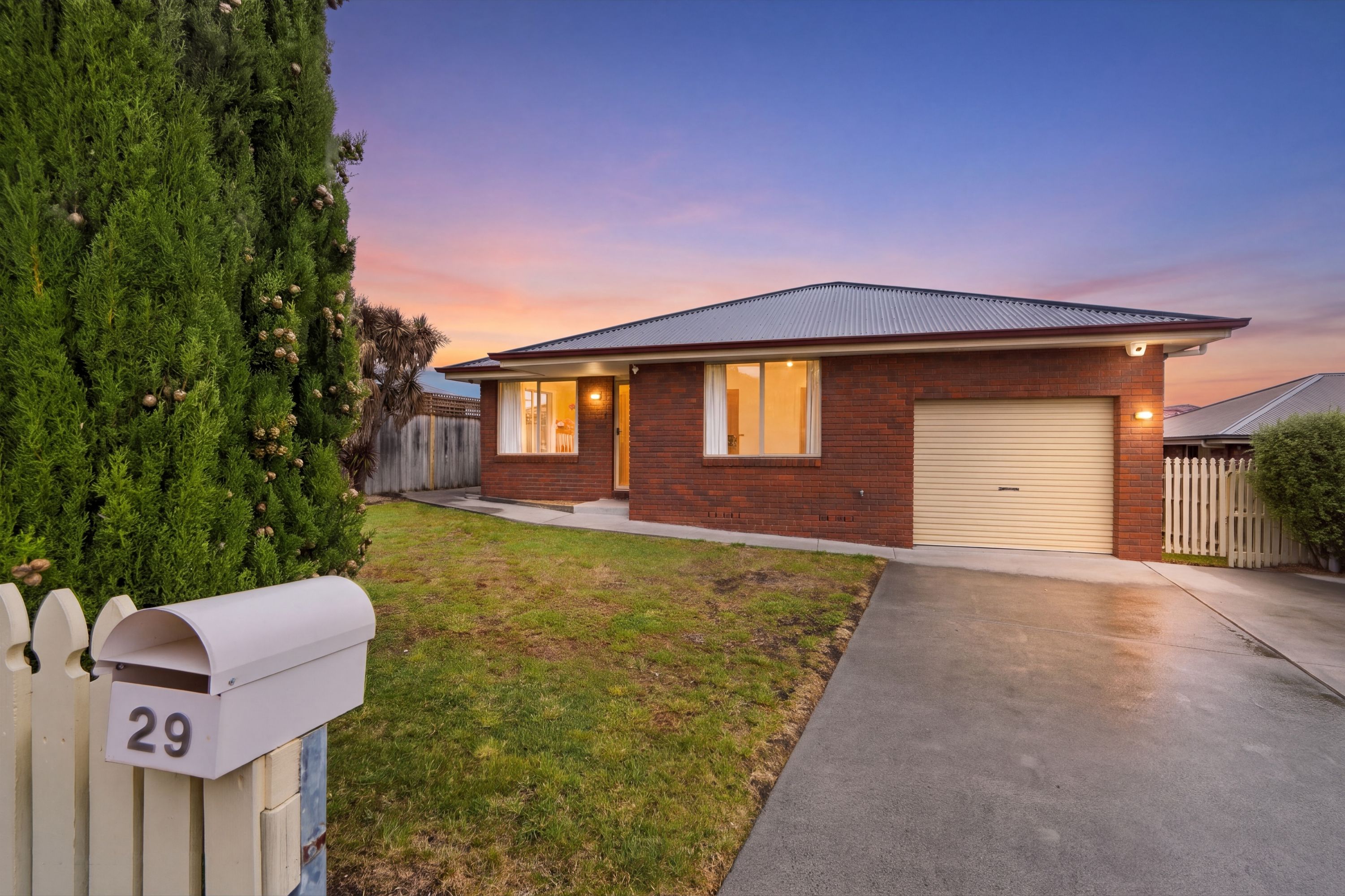 29 Cavenor Drive, Oakdowns - Image 1