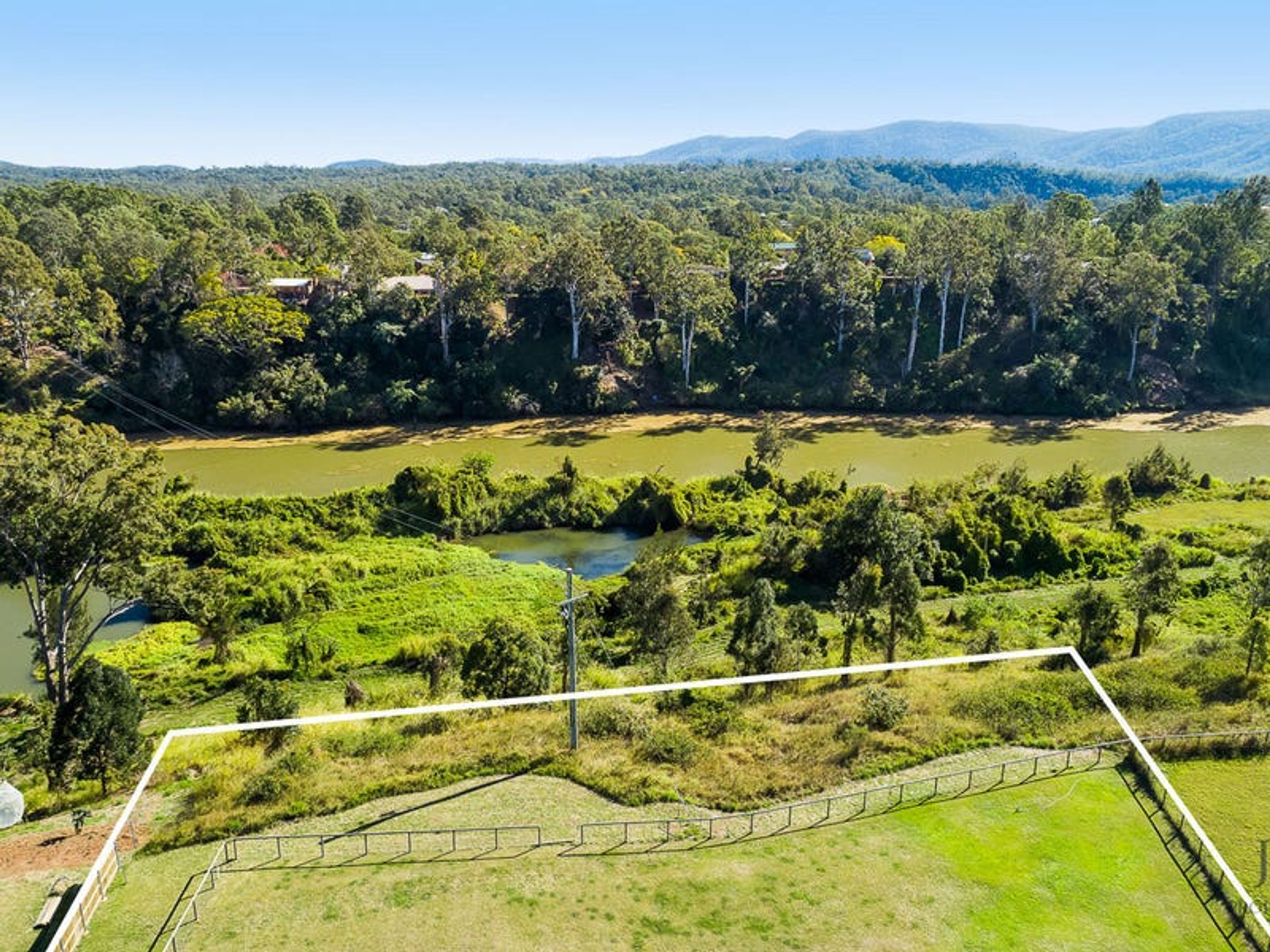 102 Waterfront Drive, Karalee - Thumbnail 3
