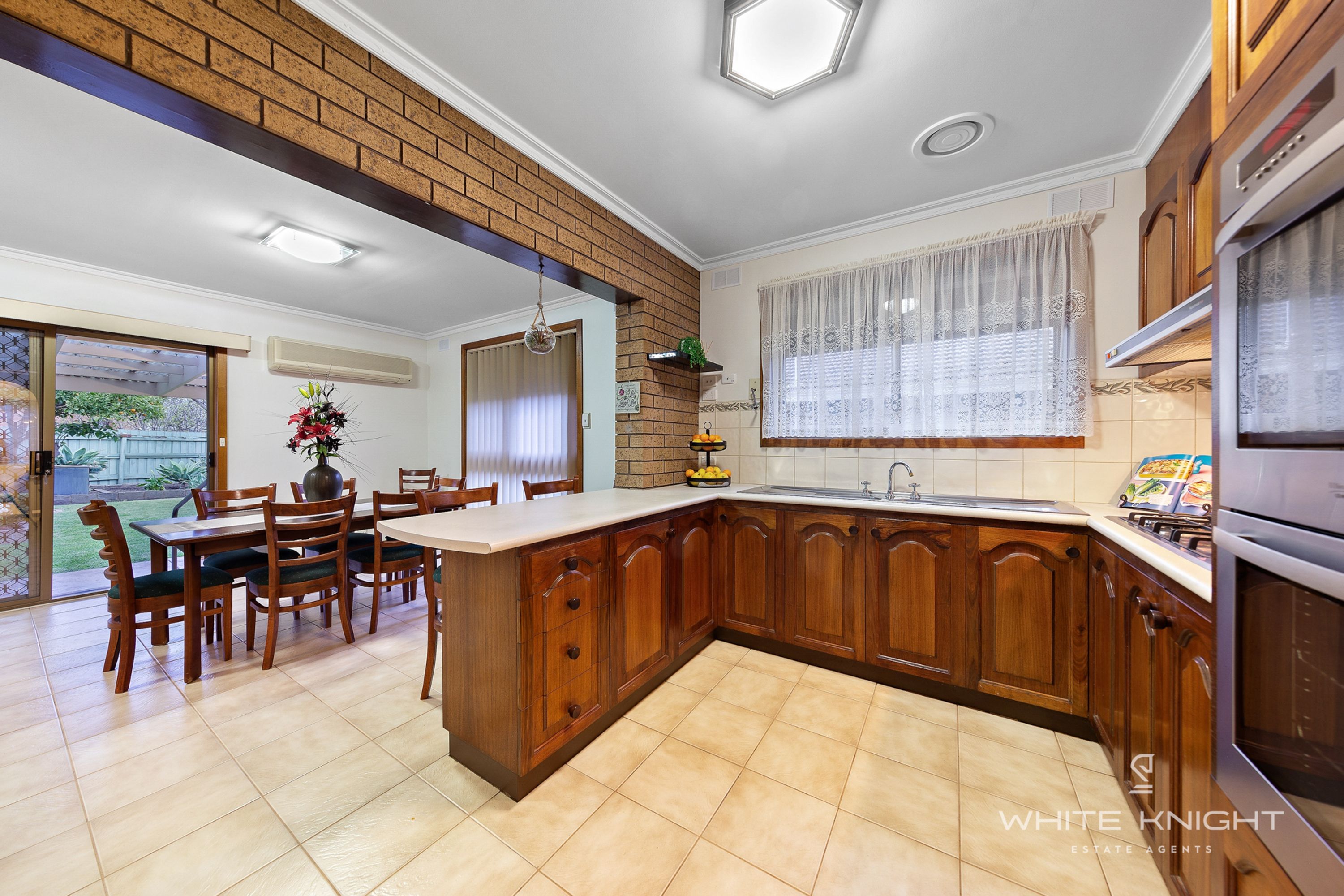 18 Corunna Avenue, St Albans VIC 3021, St Albans - Thumbnail 2