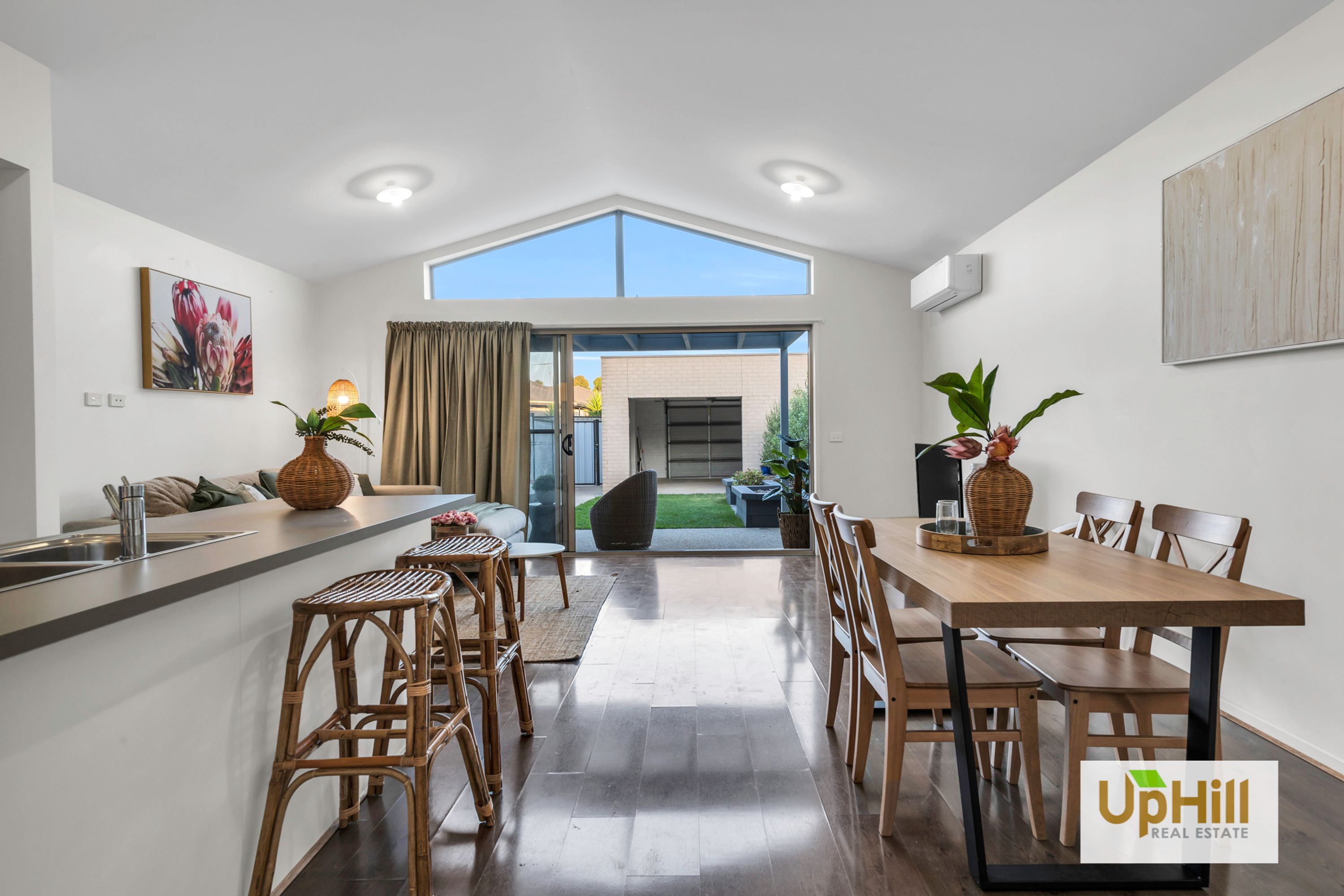 7 Comtois Lane, Clyde North - Thumbnail 2