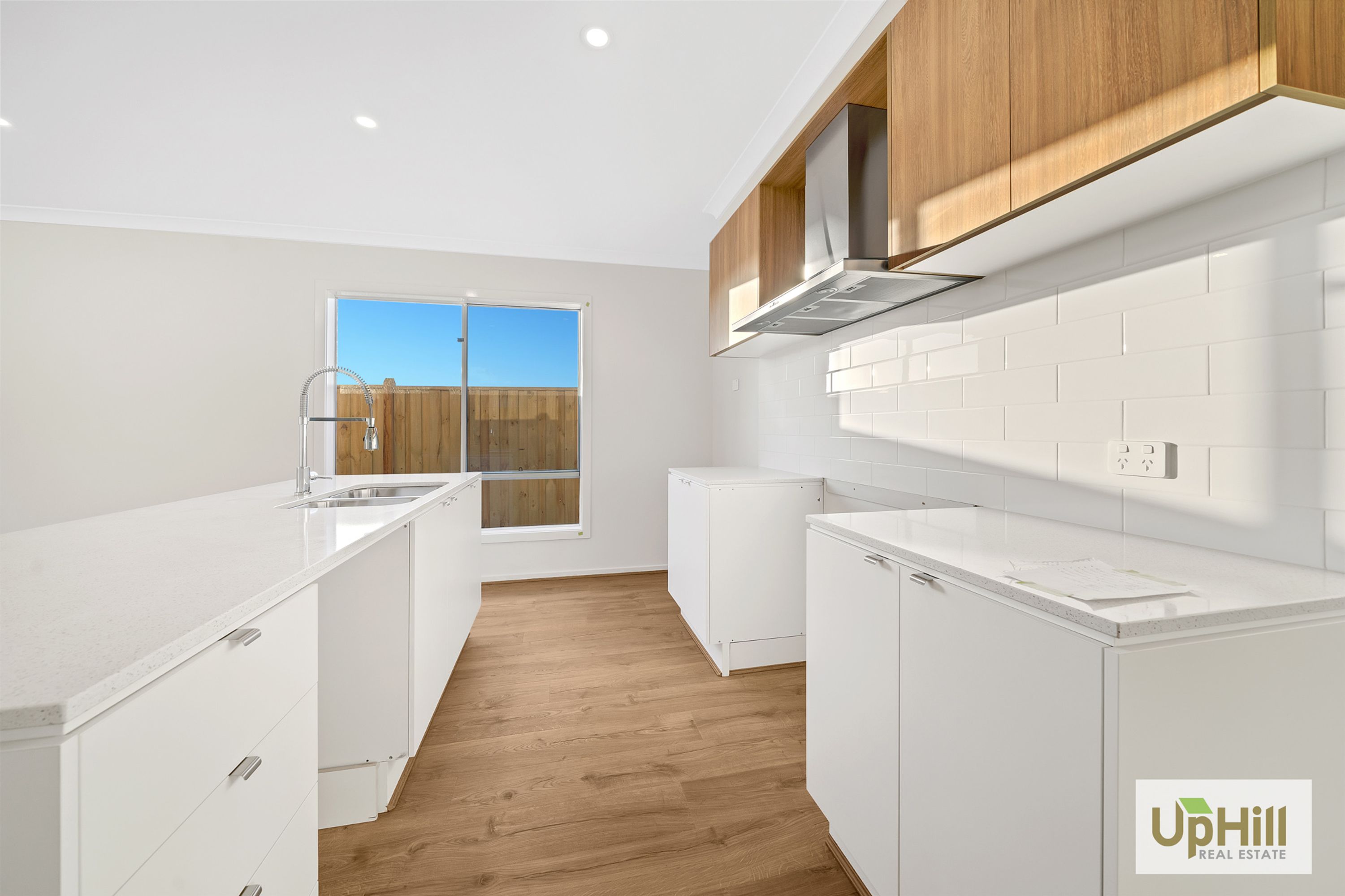 34 SHULZE DRIVE, Clyde North - Thumbnail 4