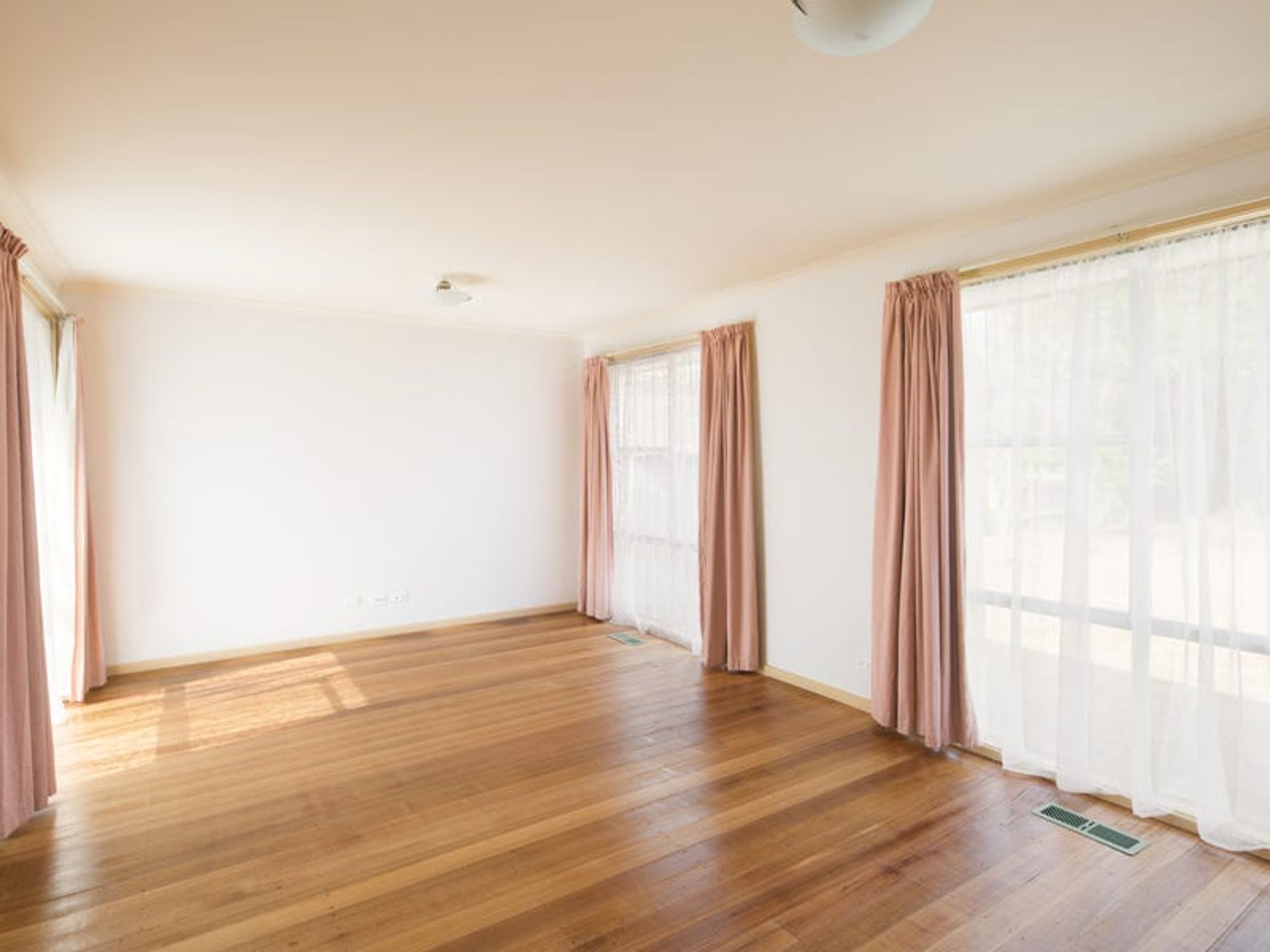 5 Silvan Grove, Hampton Park - Thumbnail 2