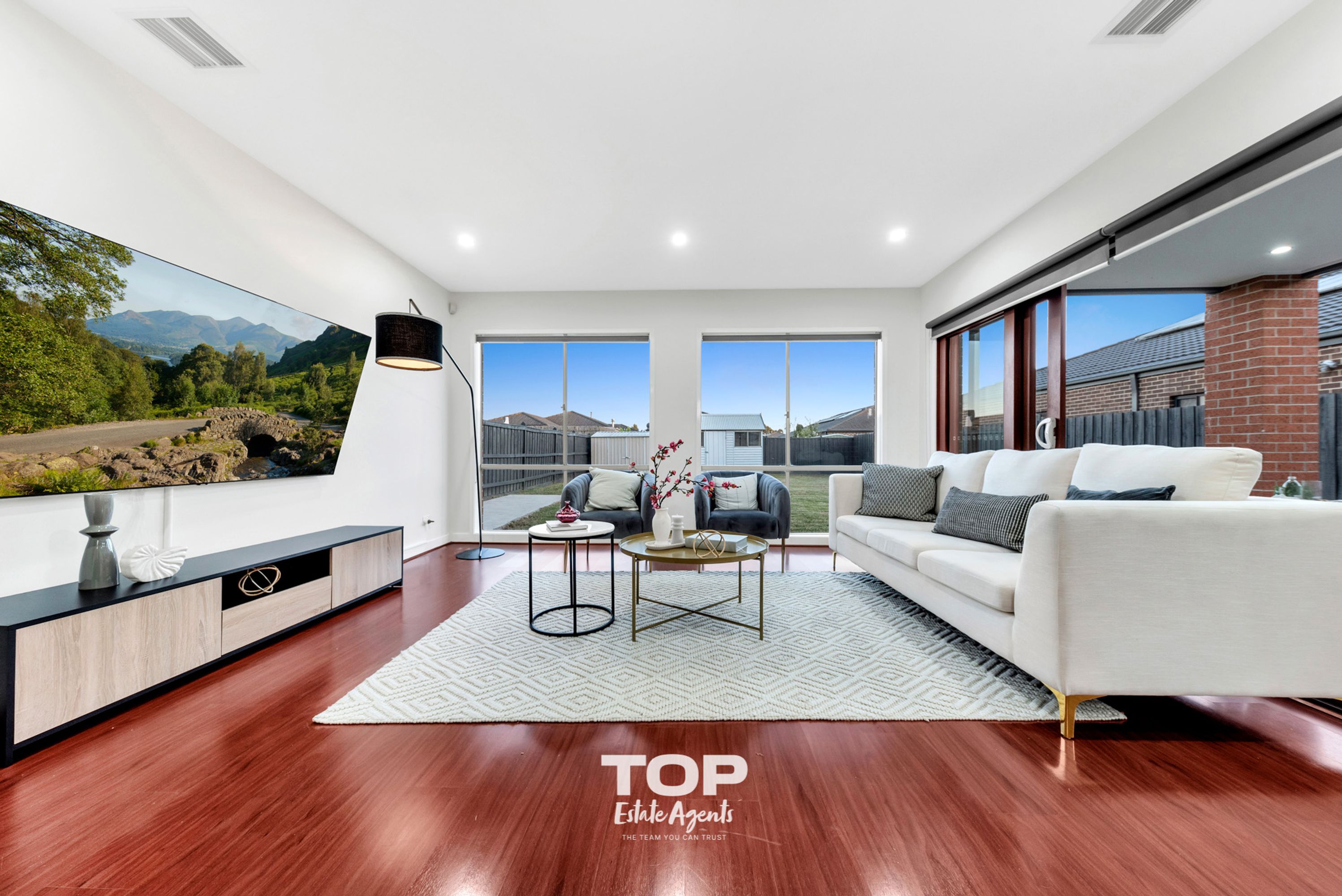 14 Howe Way, Cranbourne East - Thumbnail 3