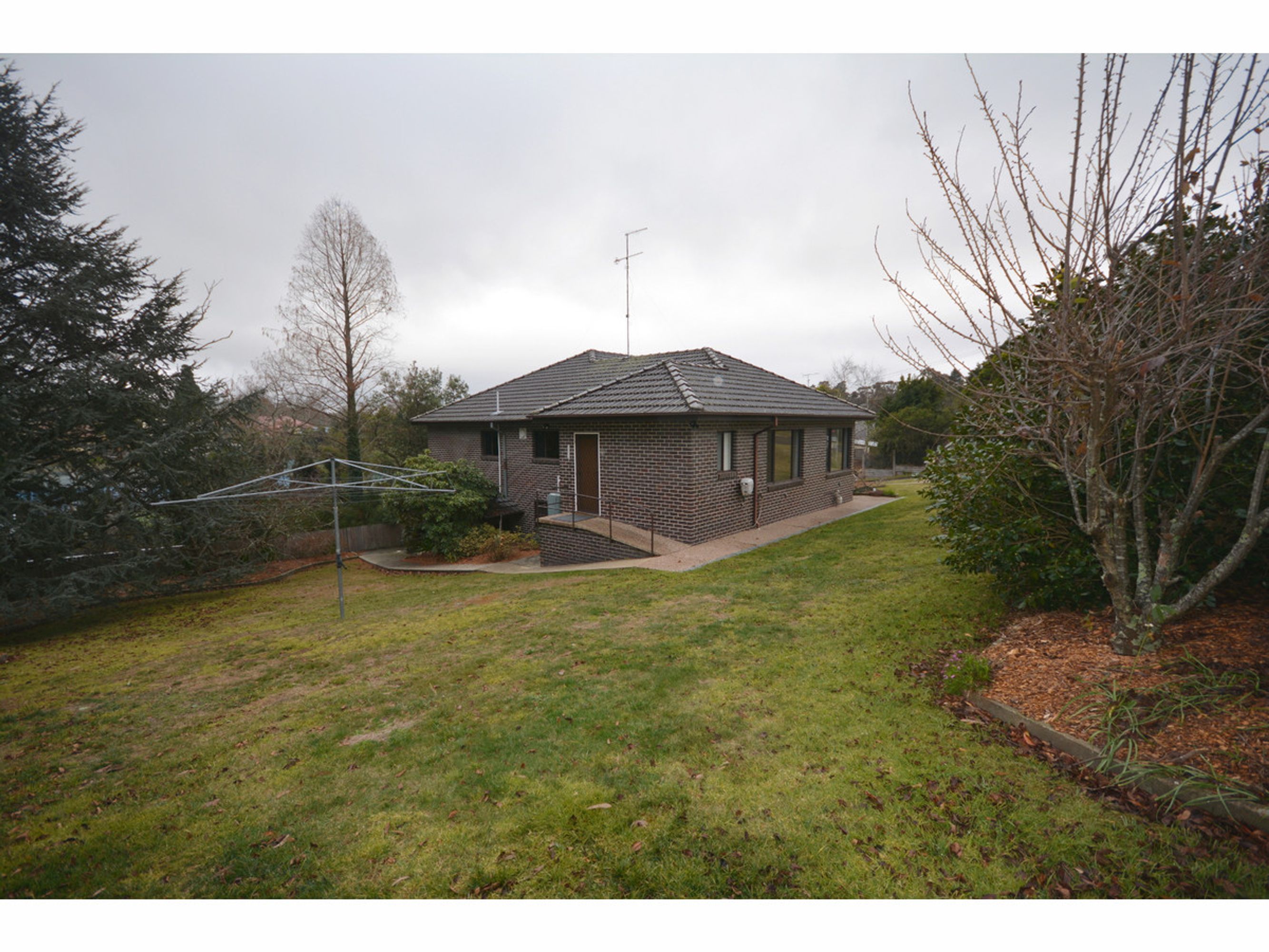 8-10 Bowling Green Avenue, Katoomba - Thumbnail 3