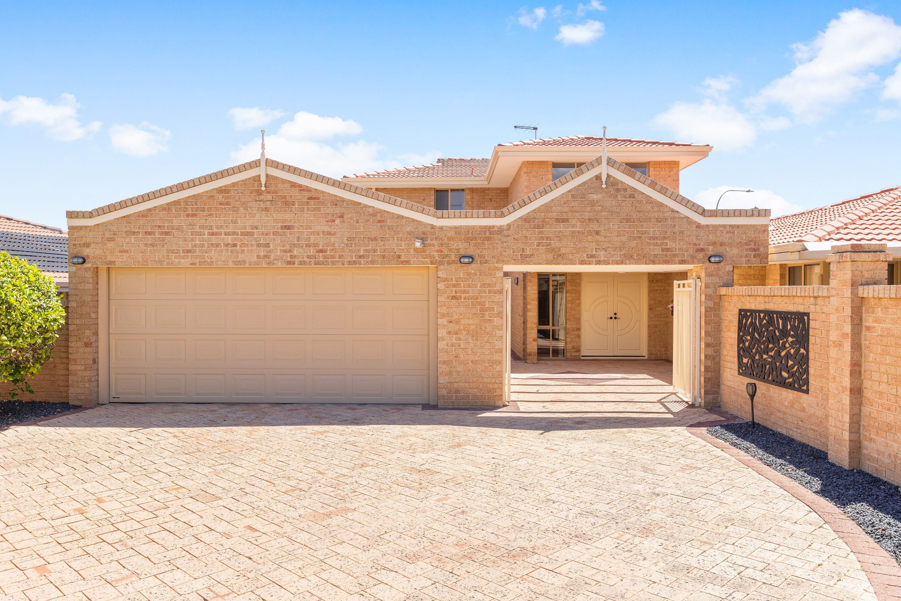 73 Southern Cross Circle, Ocean Reef - Thumbnail 3