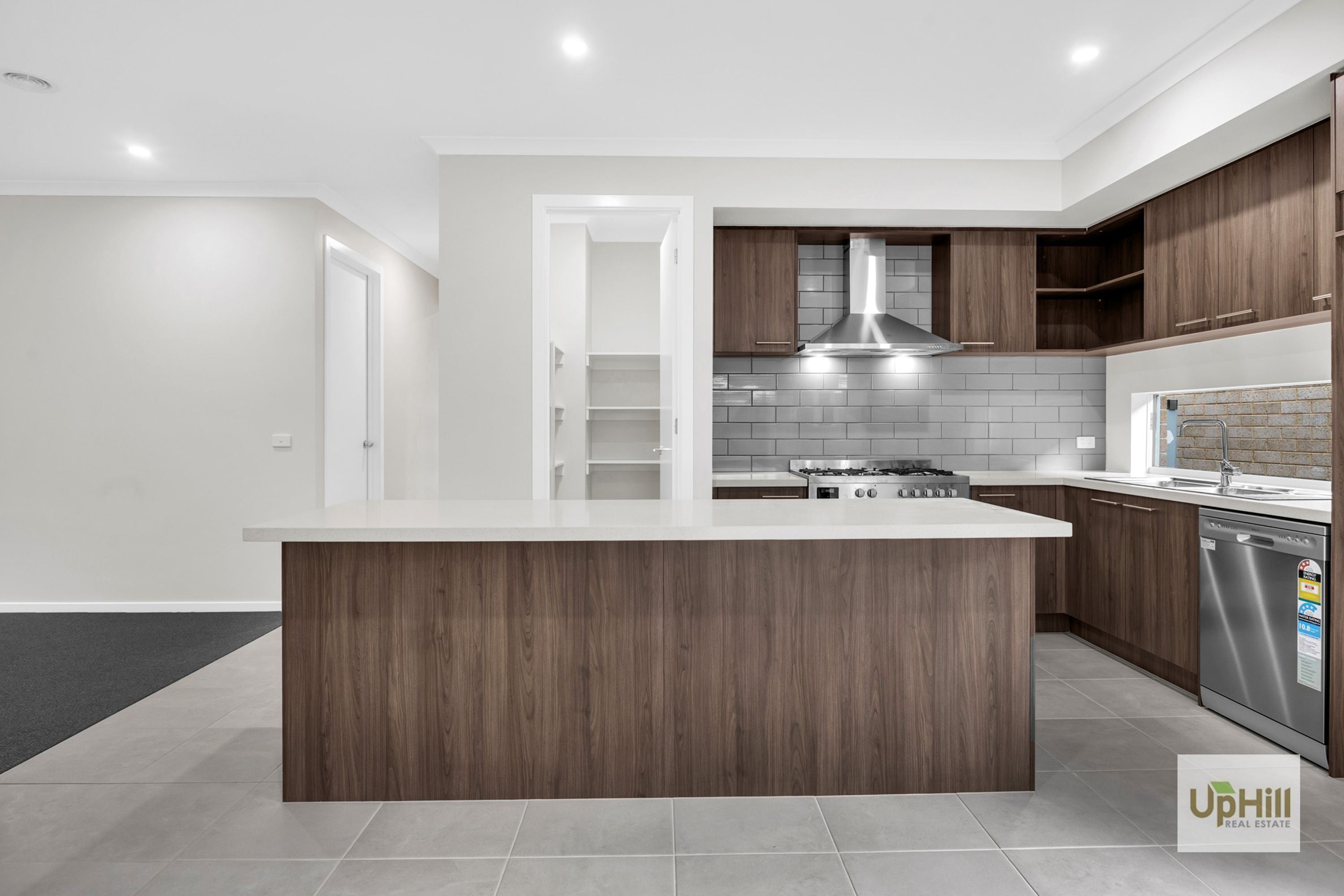 613 Heather Grove, Clyde North - Thumbnail 2