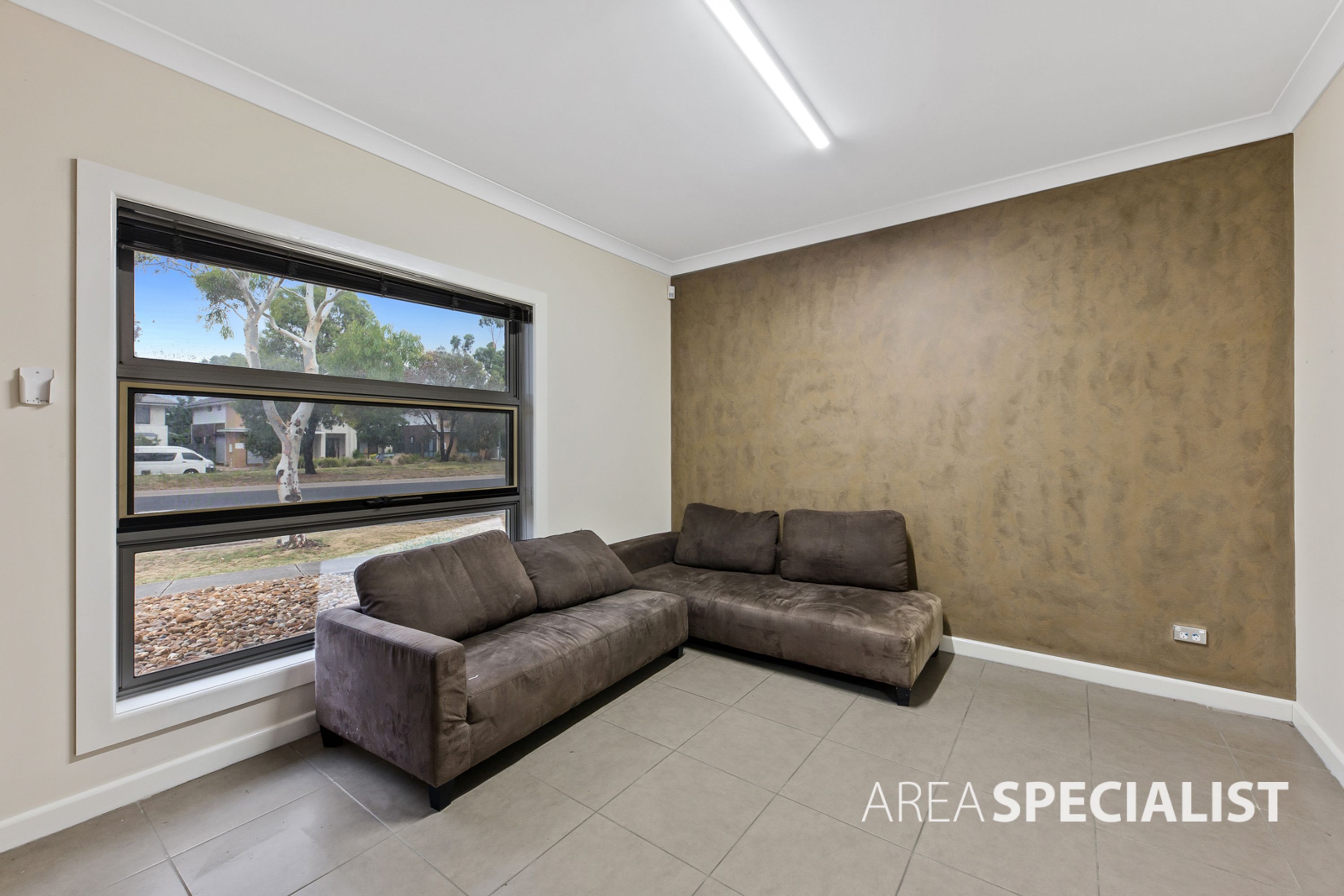 194 Cairnlea Drive, Cairnlea VIC 3023, Cairnlea - Thumbnail 3