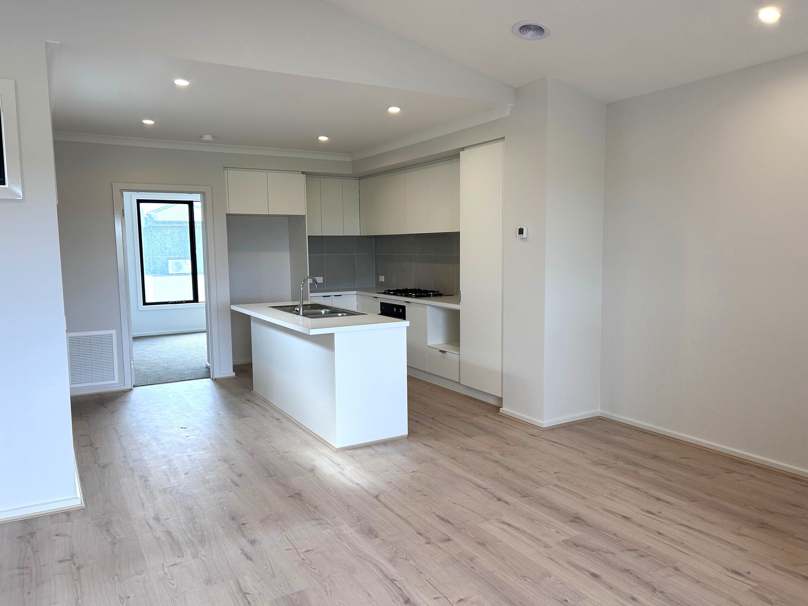 4 Locanda Walk, Clyde North - Thumbnail 6