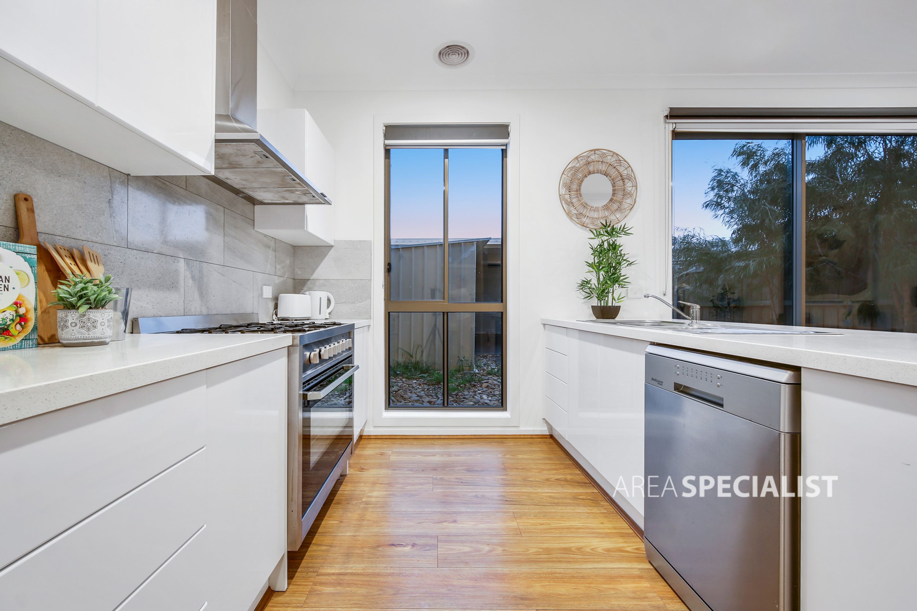 97 Lynbrook Boulevard, Lynbrook, Lynbrook - Thumbnail 4