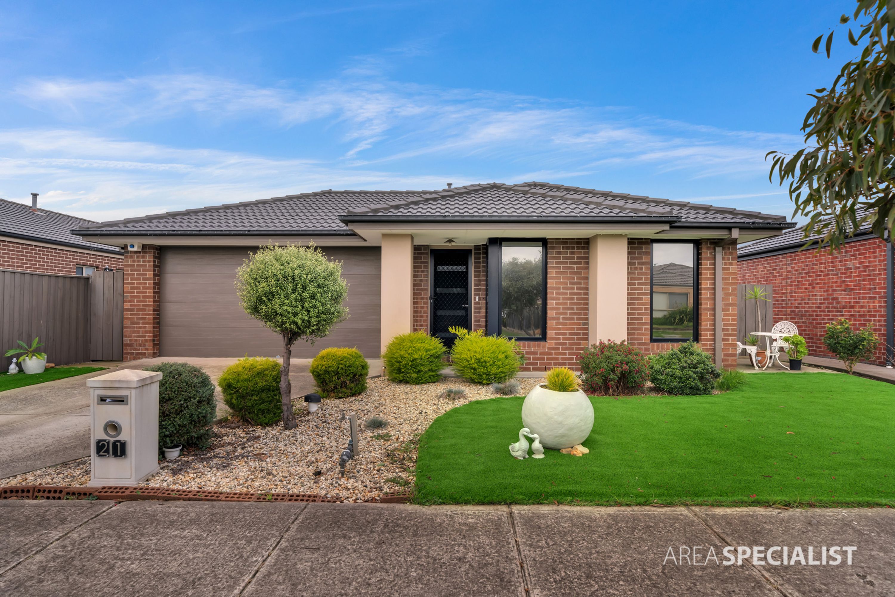 21 Valencia Circuit, Cranbourne, VIC 3977