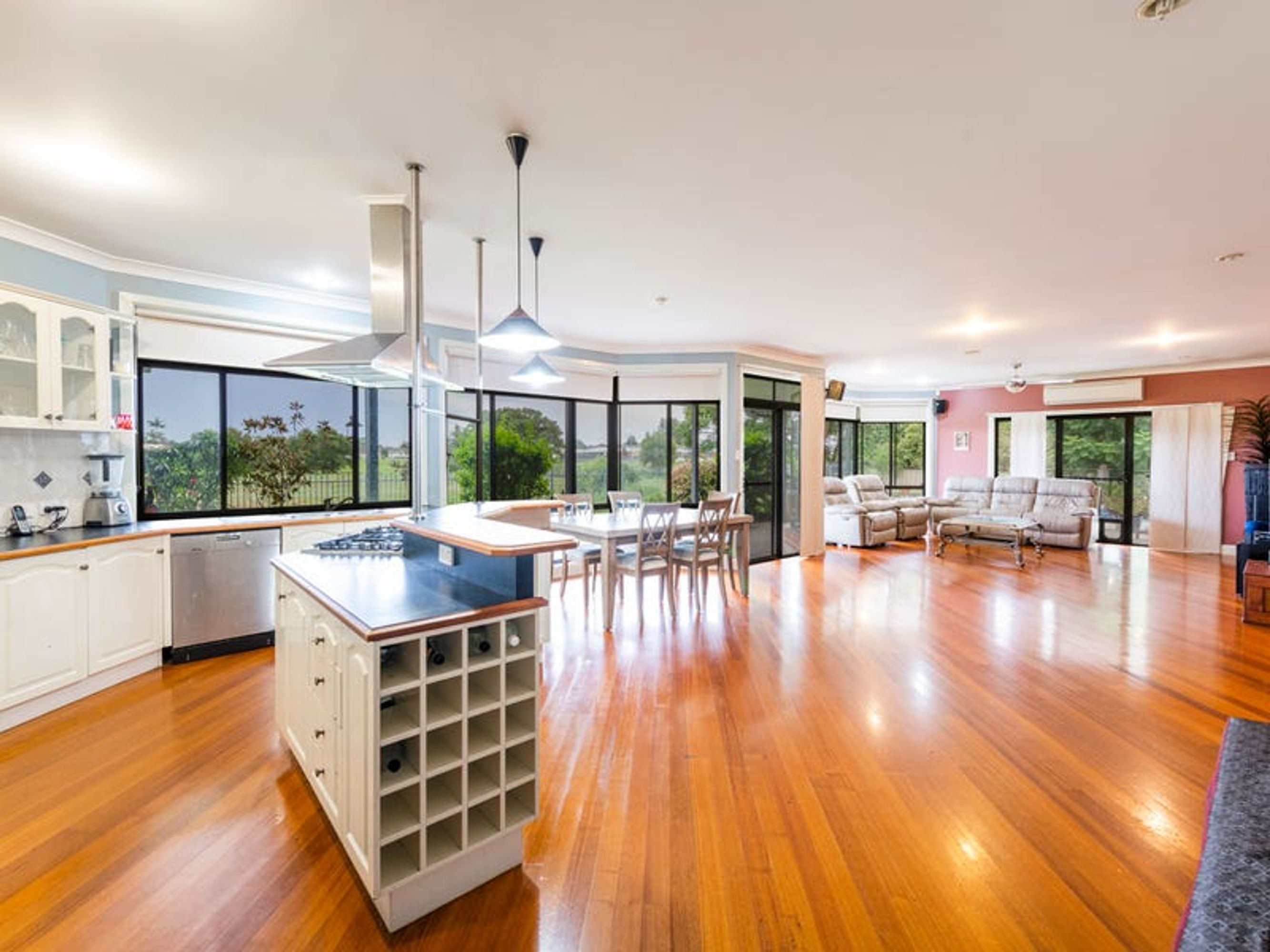 25 North Meadow Drive, Grafton - Thumbnail 4