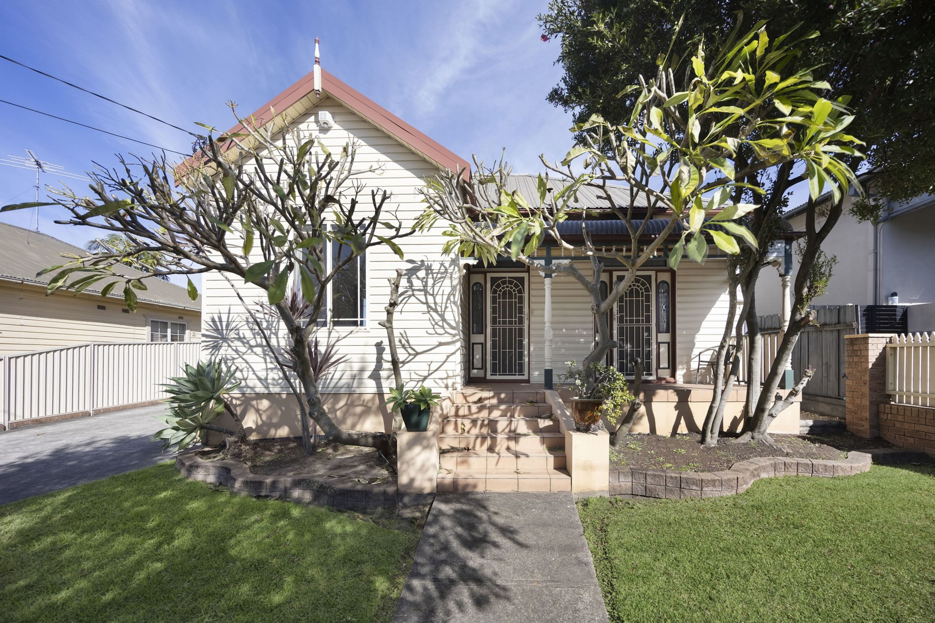 21 Flora Street