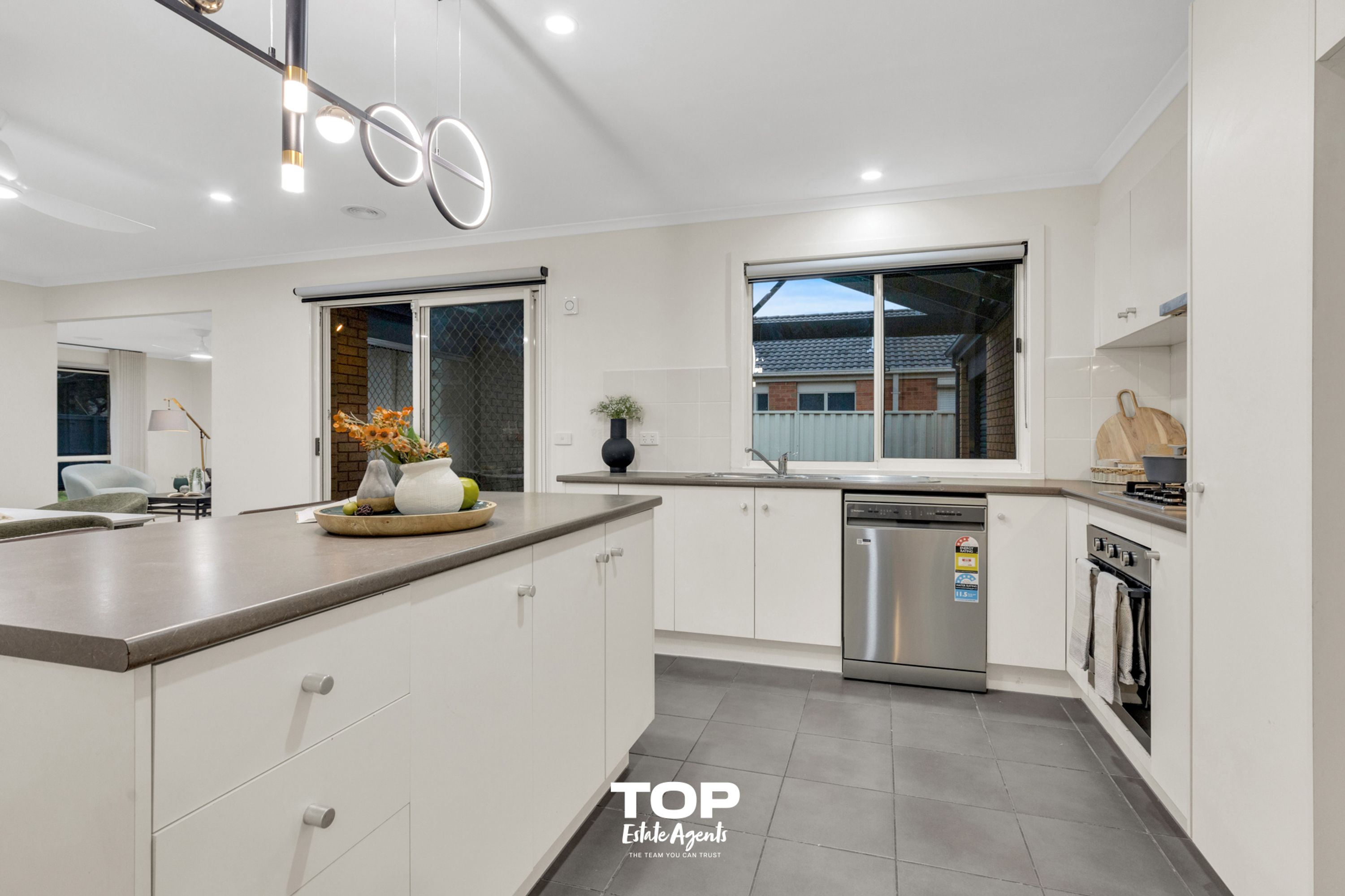 15 Sapphire Crescent, Pakenham - Thumbnail 7