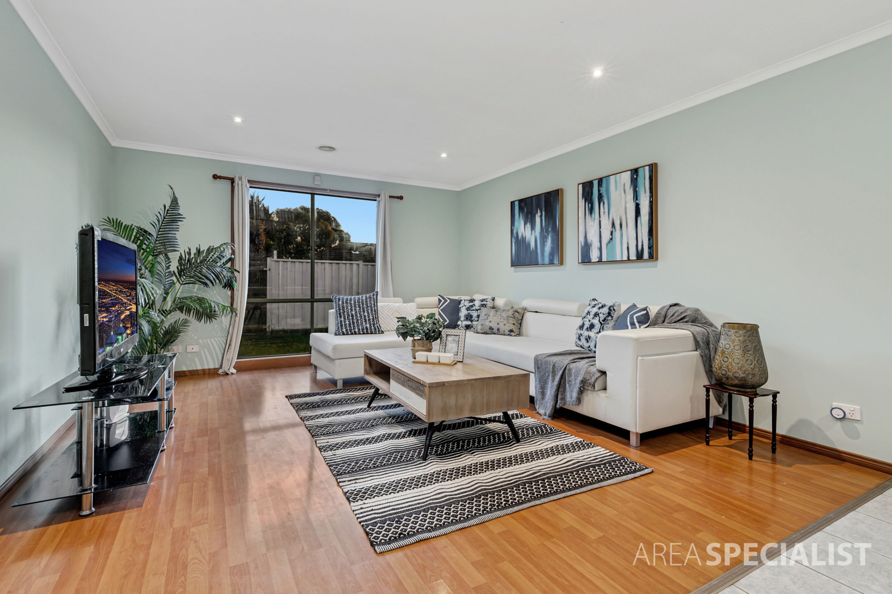 4 Dobson Crescent, Lynbrook, Lynbrook - Thumbnail 4