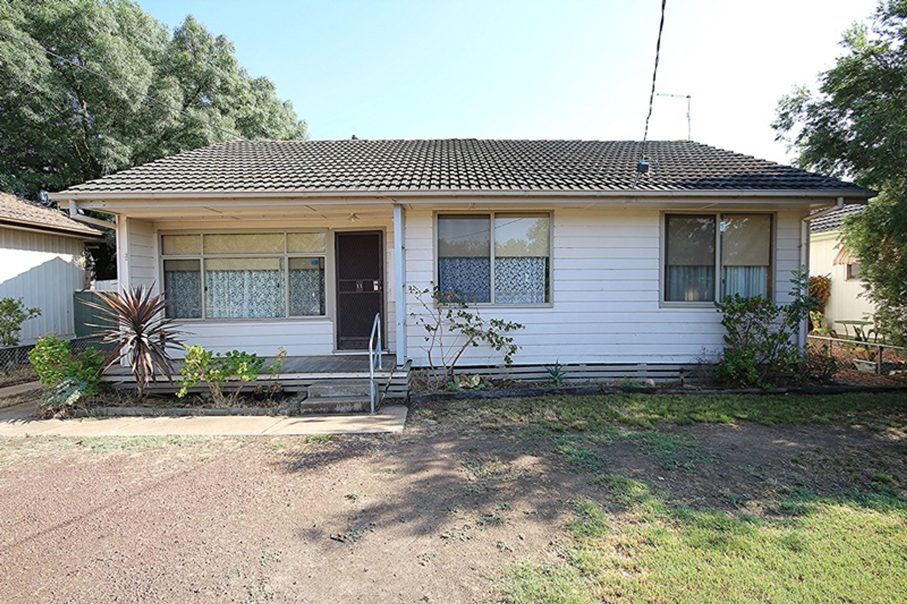 11 Watts Street, Horsham VIC 3400