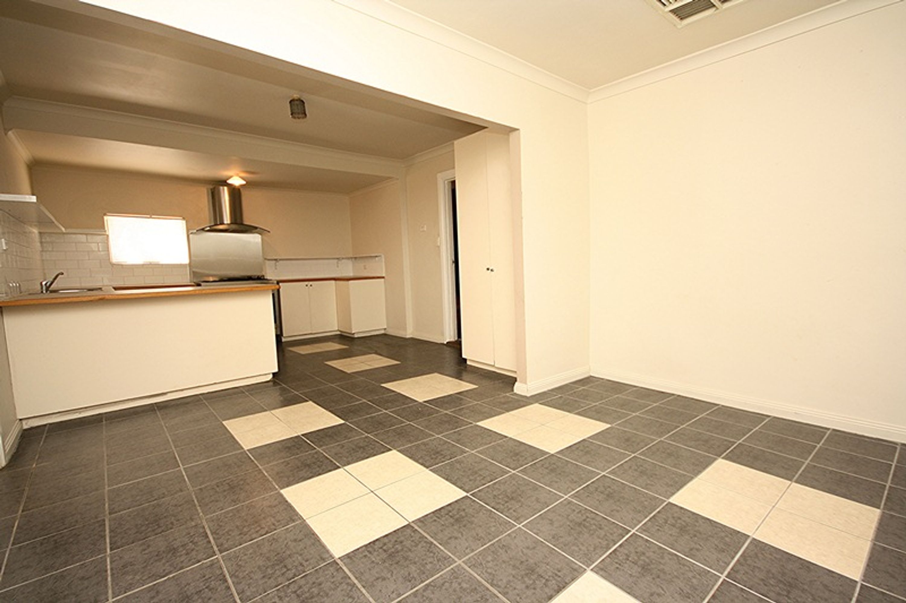 11 Anderson Street, Horsham VIC 3400, Horsham - Thumbnail 3